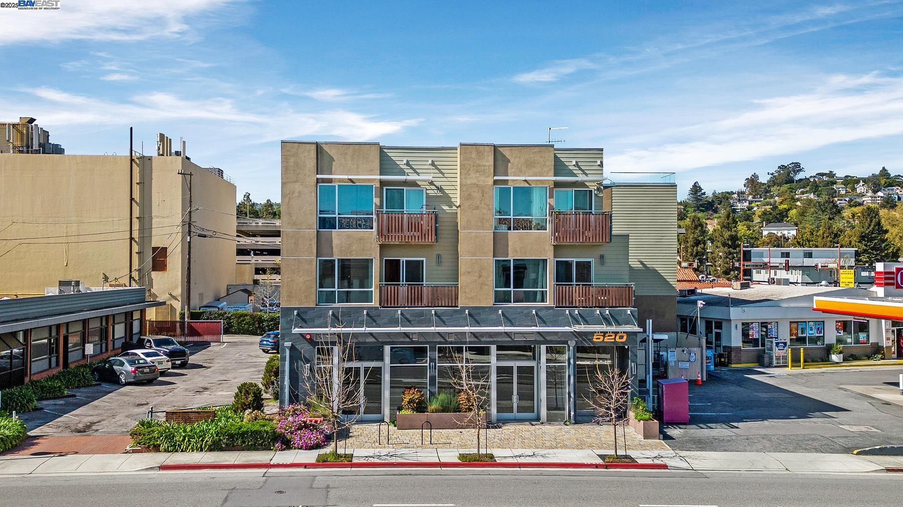 Detail Gallery Image 1 of 49 For 520 El Camino Real #308,  San Carlos,  CA 94070 - 3 Beds | 2 Baths