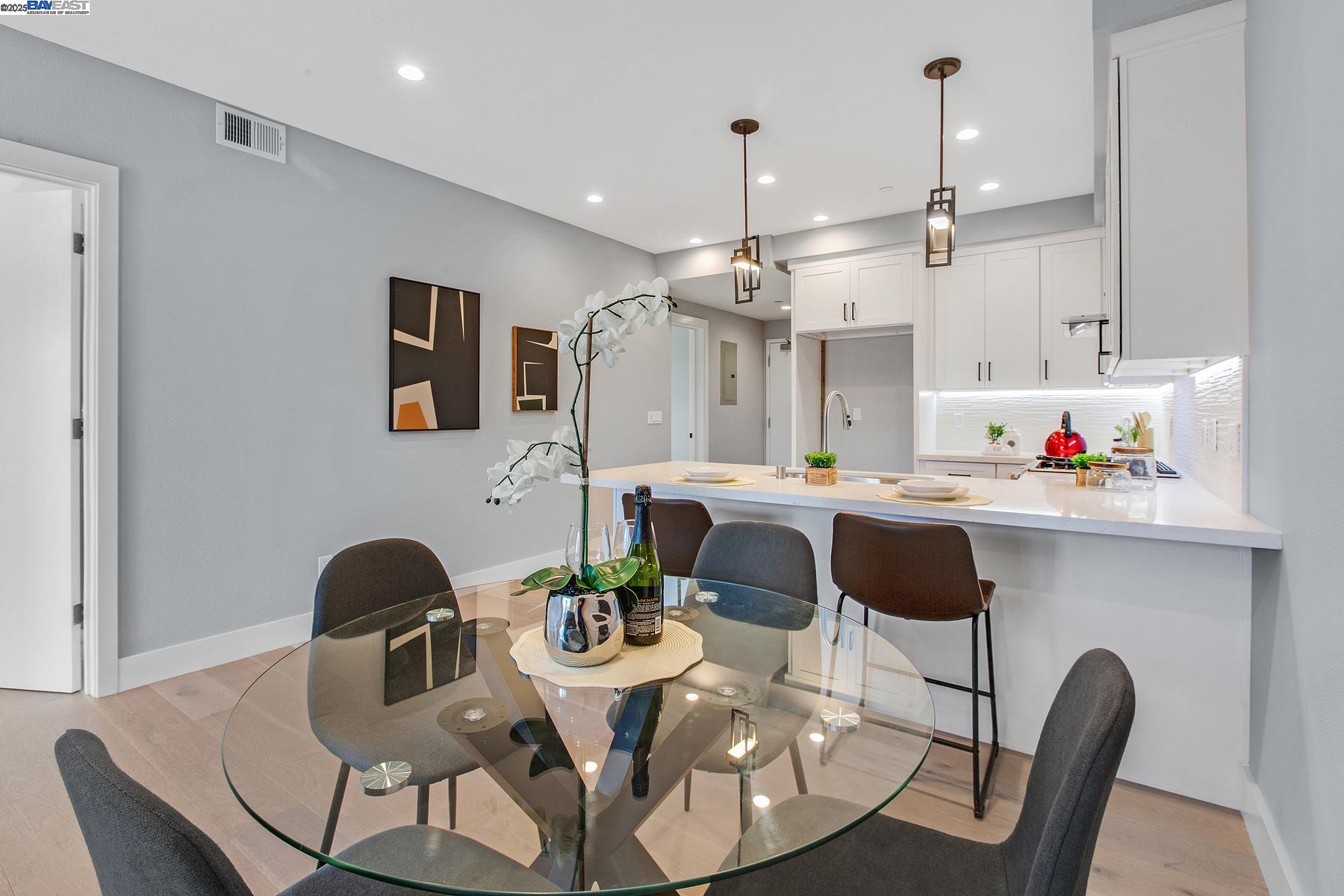 Detail Gallery Image 15 of 49 For 520 El Camino Real #308,  San Carlos,  CA 94070 - 3 Beds | 2 Baths