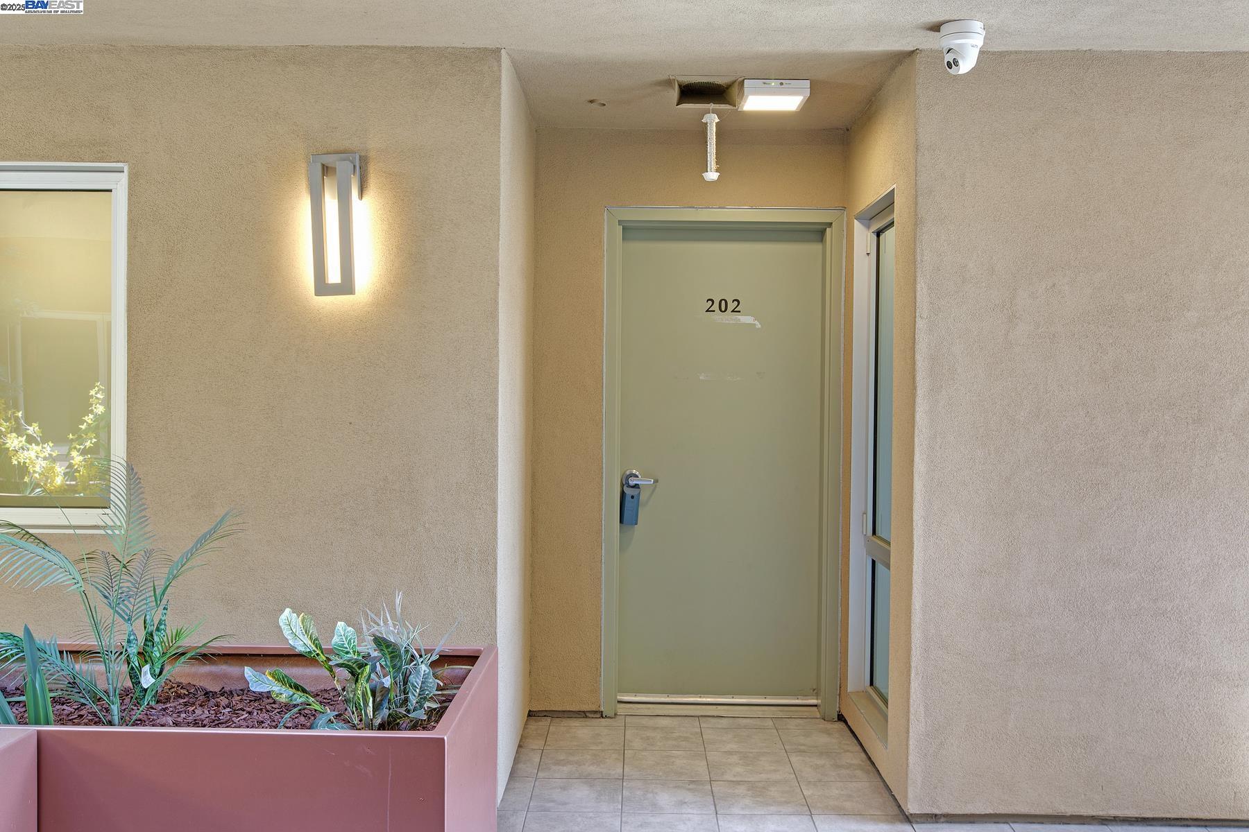 Detail Gallery Image 3 of 49 For 520 El Camino Real #308,  San Carlos,  CA 94070 - 3 Beds | 2 Baths