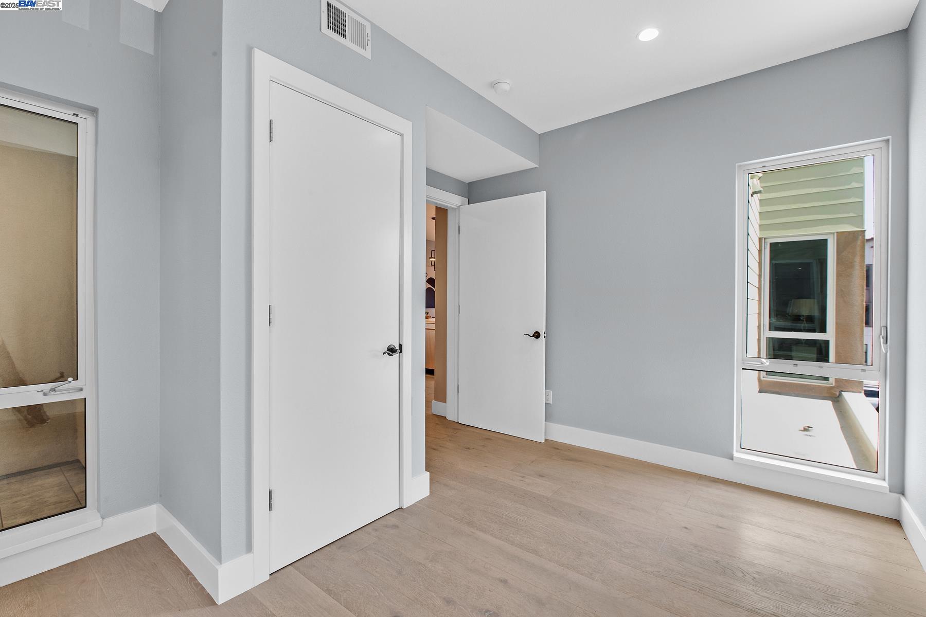 Detail Gallery Image 7 of 49 For 520 El Camino Real #308,  San Carlos,  CA 94070 - 3 Beds | 2 Baths