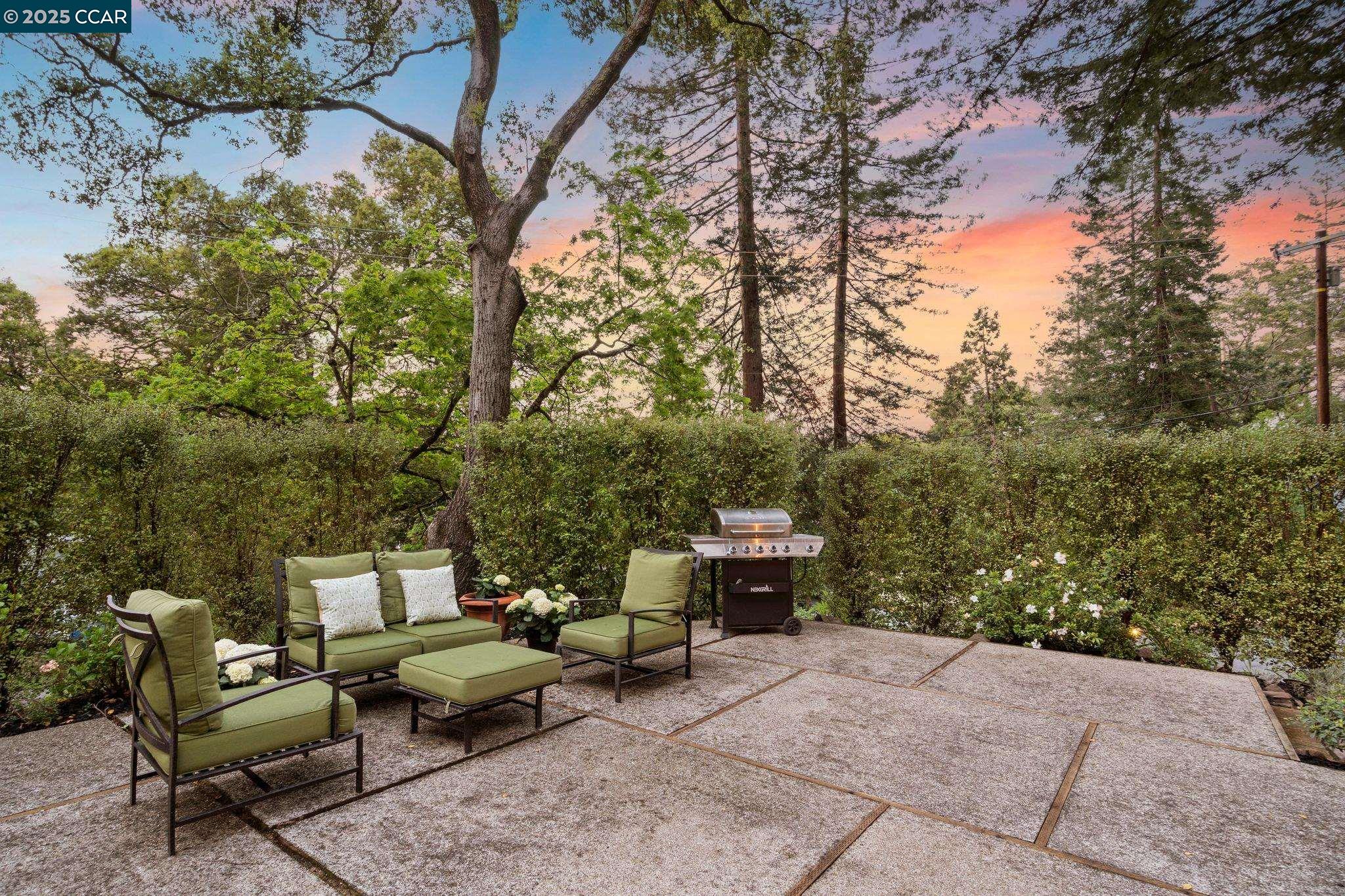Detail Gallery Image 1 of 1 For 19 Vallecito Ln, Orinda,  CA 94563 - 3 Beds | 2 Baths
