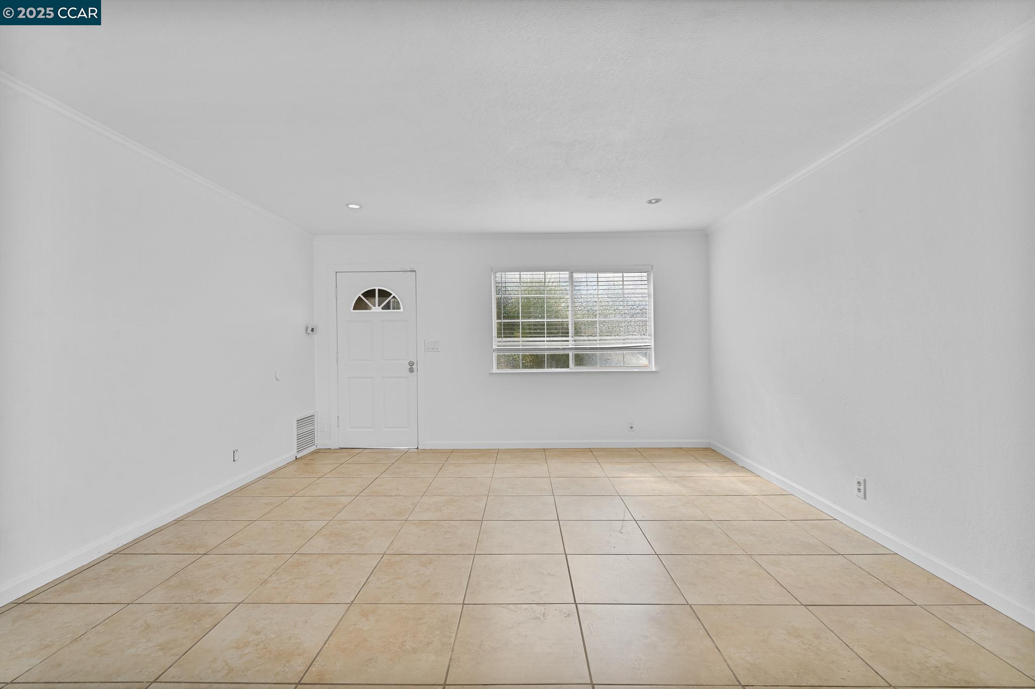 Detail Gallery Image 3 of 16 For 538 Sonoma Blvd, Vallejo,  CA 94589 - 4 Beds | 2 Baths