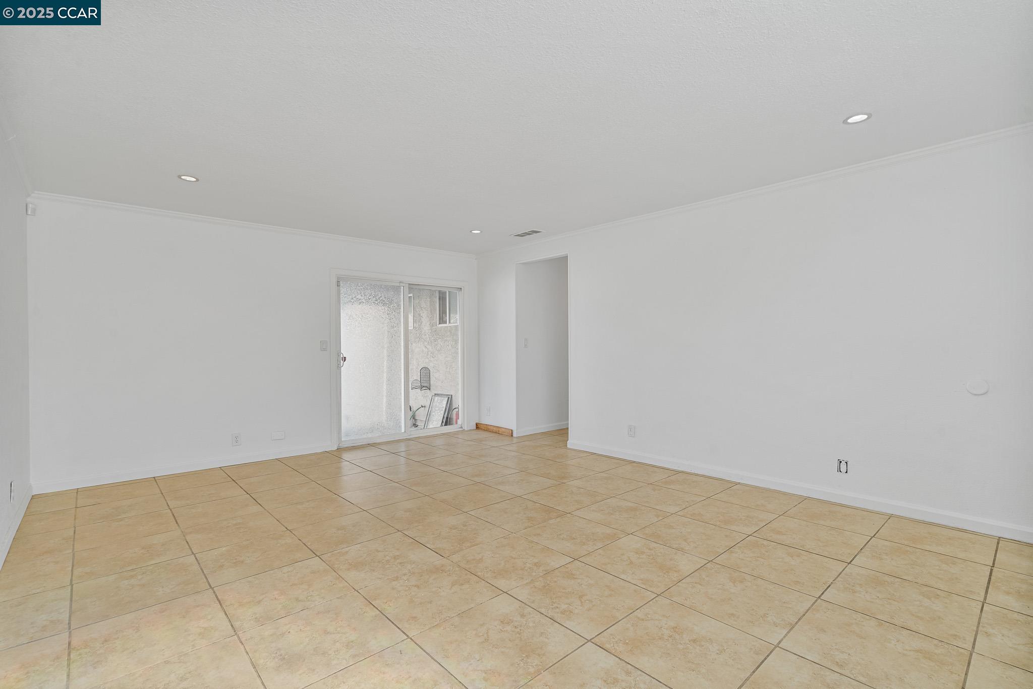 Detail Gallery Image 4 of 16 For 538 Sonoma Blvd, Vallejo,  CA 94589 - 4 Beds | 2 Baths