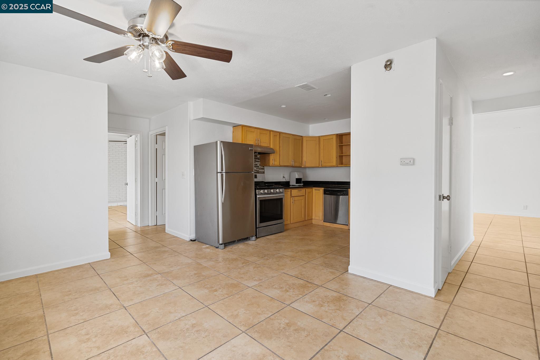 Detail Gallery Image 5 of 16 For 538 Sonoma Blvd, Vallejo,  CA 94589 - 4 Beds | 2 Baths