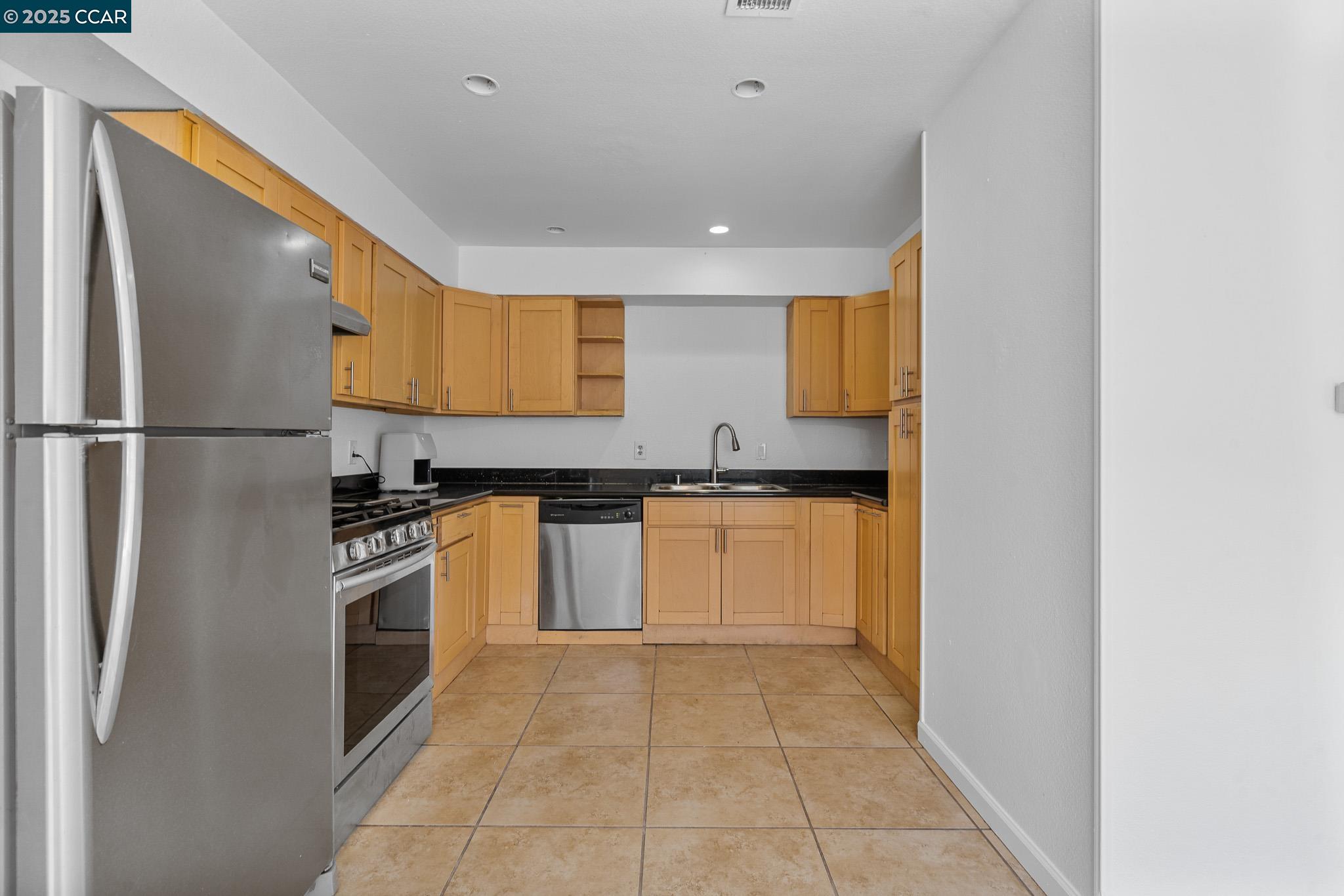 Detail Gallery Image 6 of 16 For 538 Sonoma Blvd, Vallejo,  CA 94589 - 4 Beds | 2 Baths