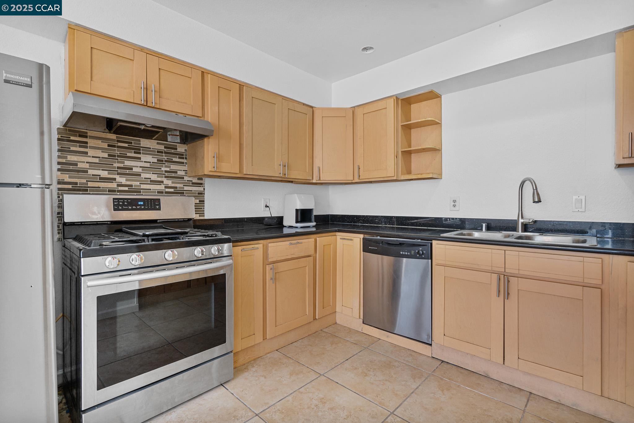Detail Gallery Image 7 of 16 For 538 Sonoma Blvd, Vallejo,  CA 94589 - 4 Beds | 2 Baths
