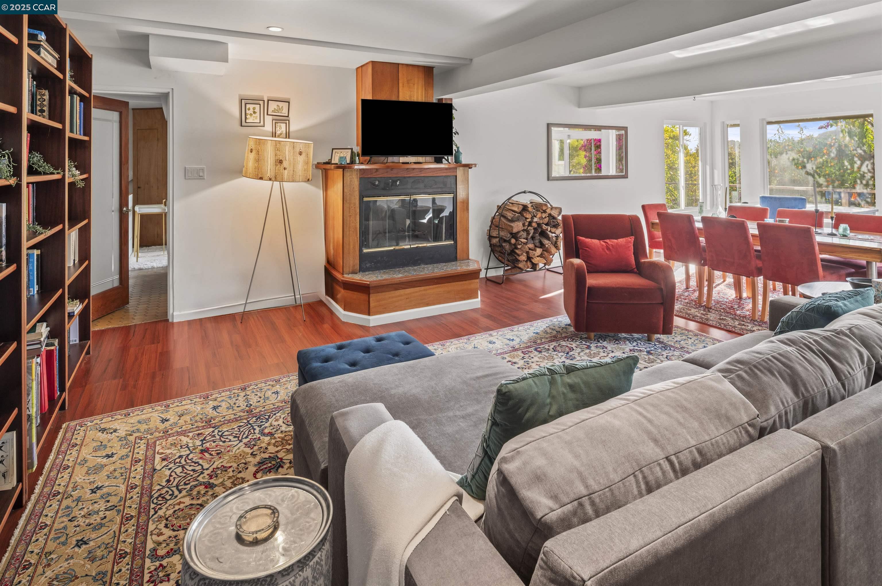 Detail Gallery Image 1 of 22 For Buckeye Way, Kentfield,  CA 94904 - 2 Beds | 2 Baths