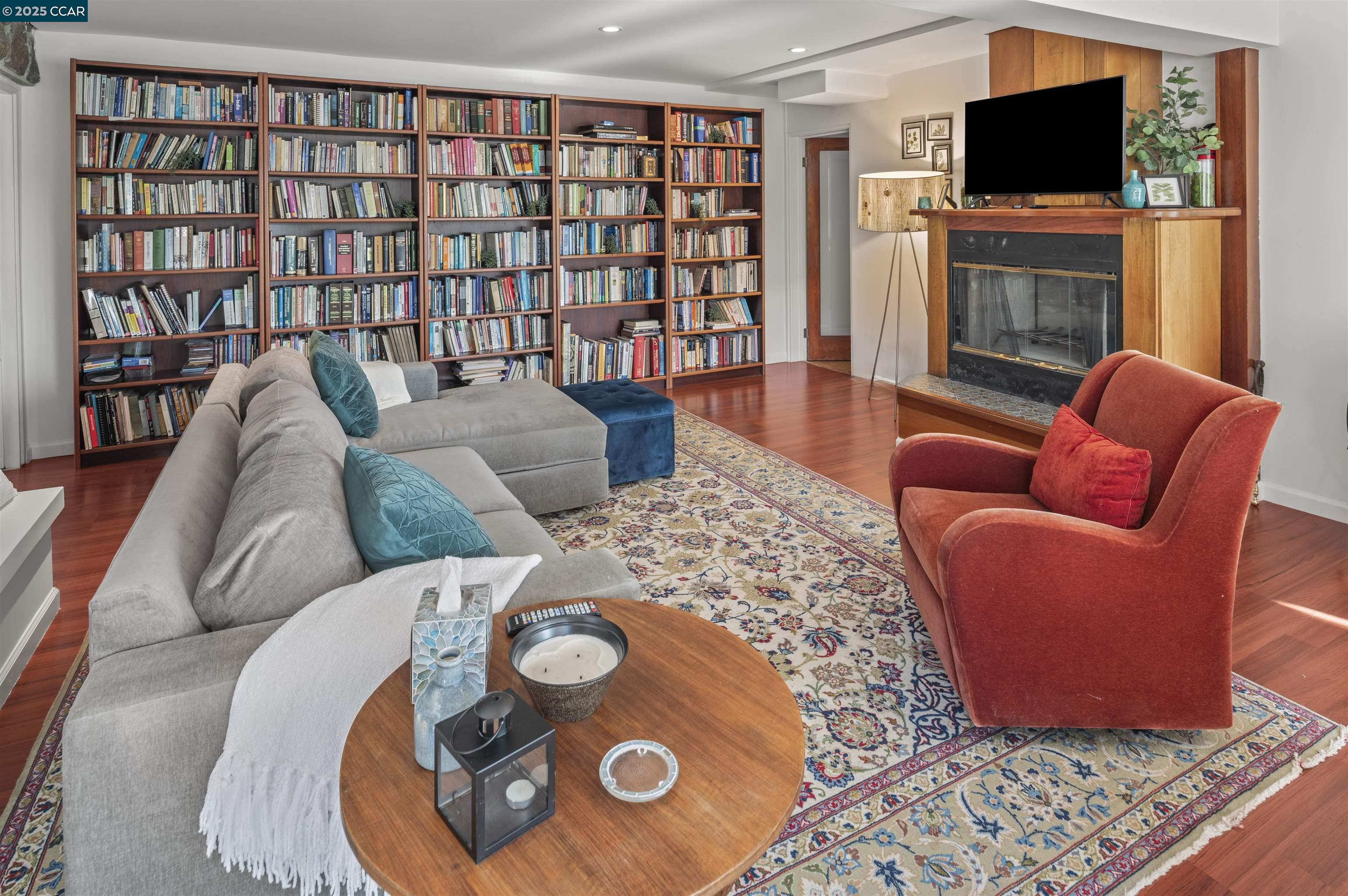 Detail Gallery Image 2 of 22 For Buckeye Way, Kentfield,  CA 94904 - 2 Beds | 2 Baths
