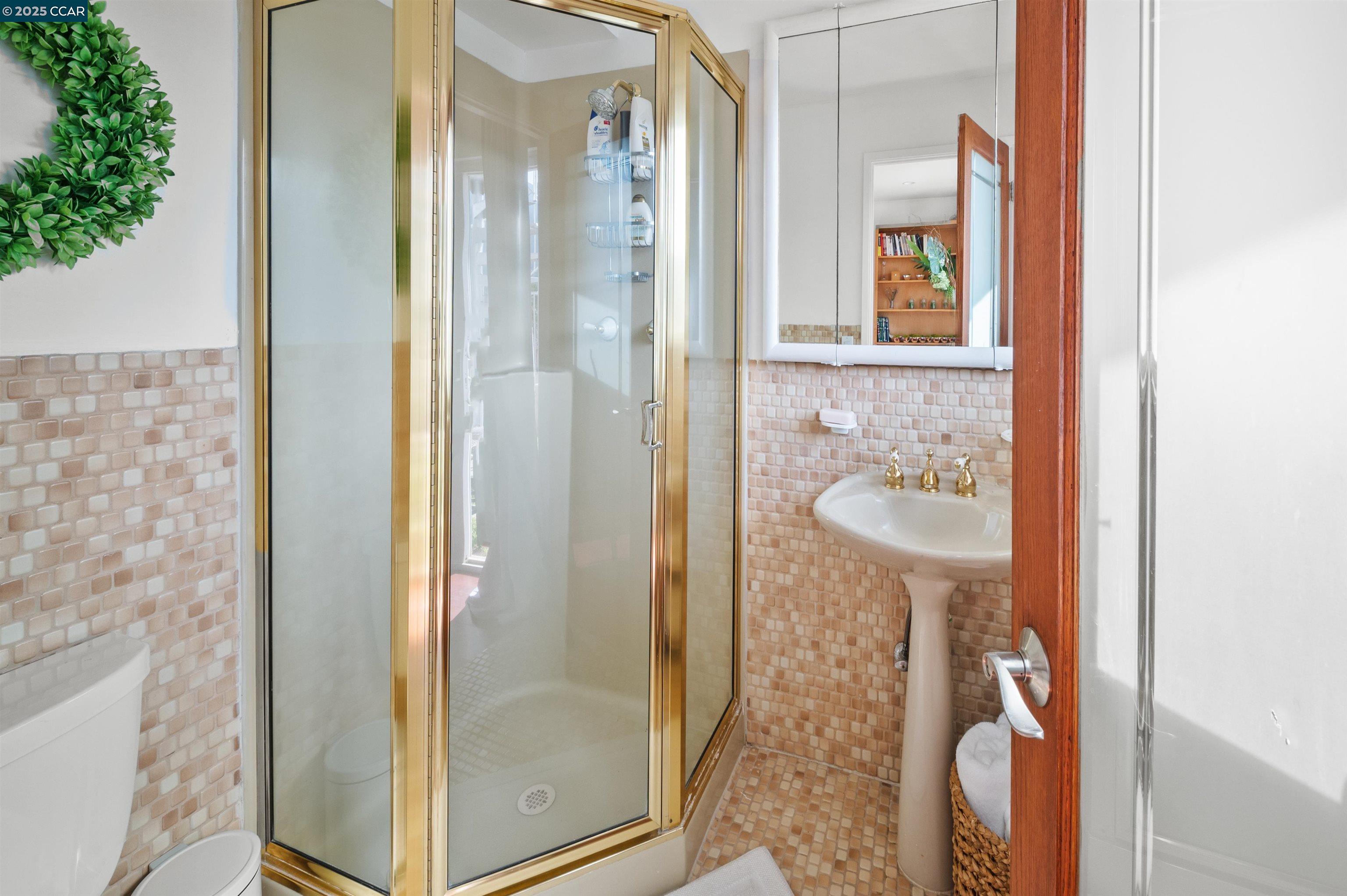 Detail Gallery Image 17 of 22 For Buckeye Way, Kentfield,  CA 94904 - 2 Beds | 2 Baths