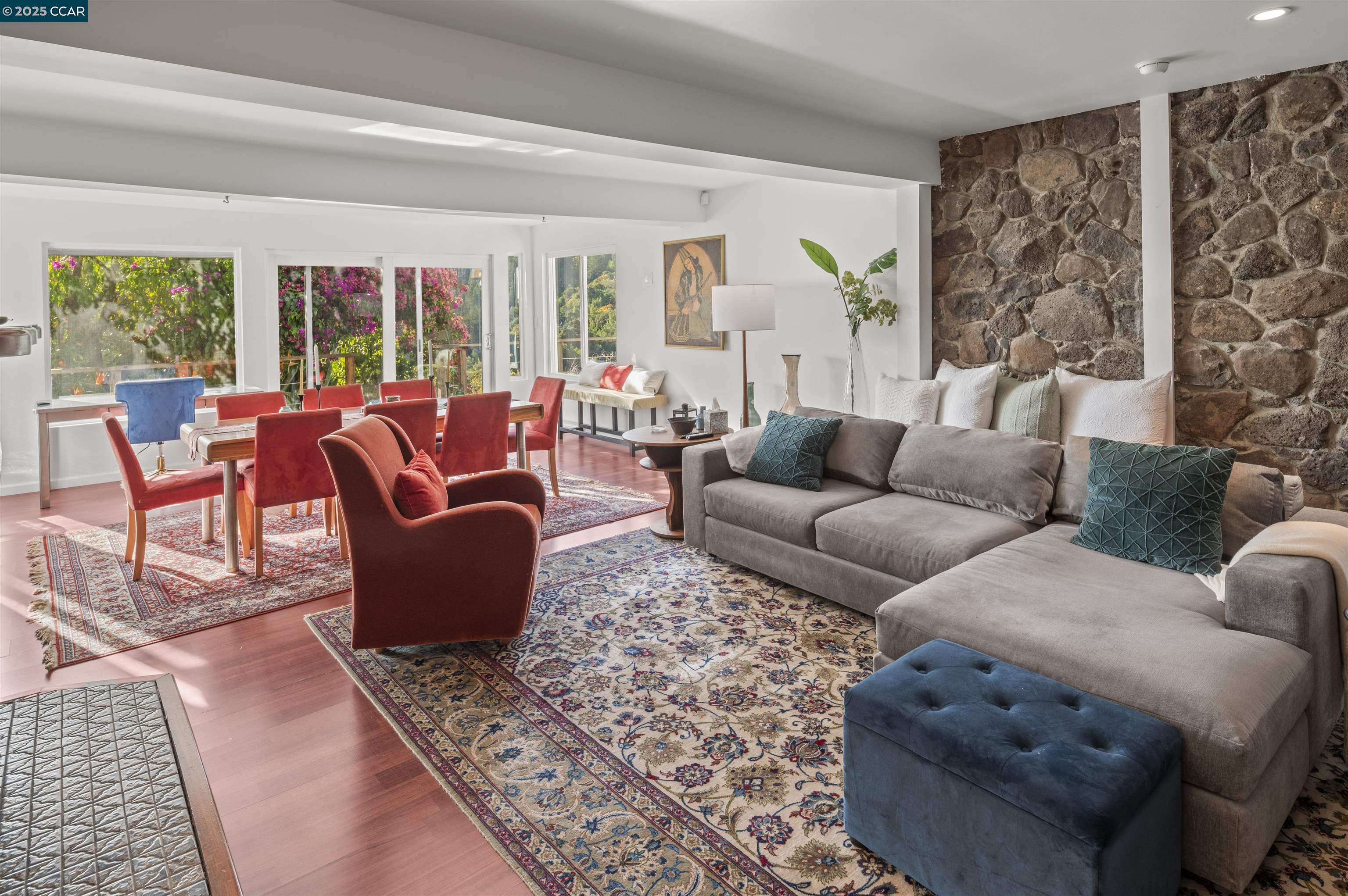 Detail Gallery Image 5 of 22 For Buckeye Way, Kentfield,  CA 94904 - 2 Beds | 2 Baths