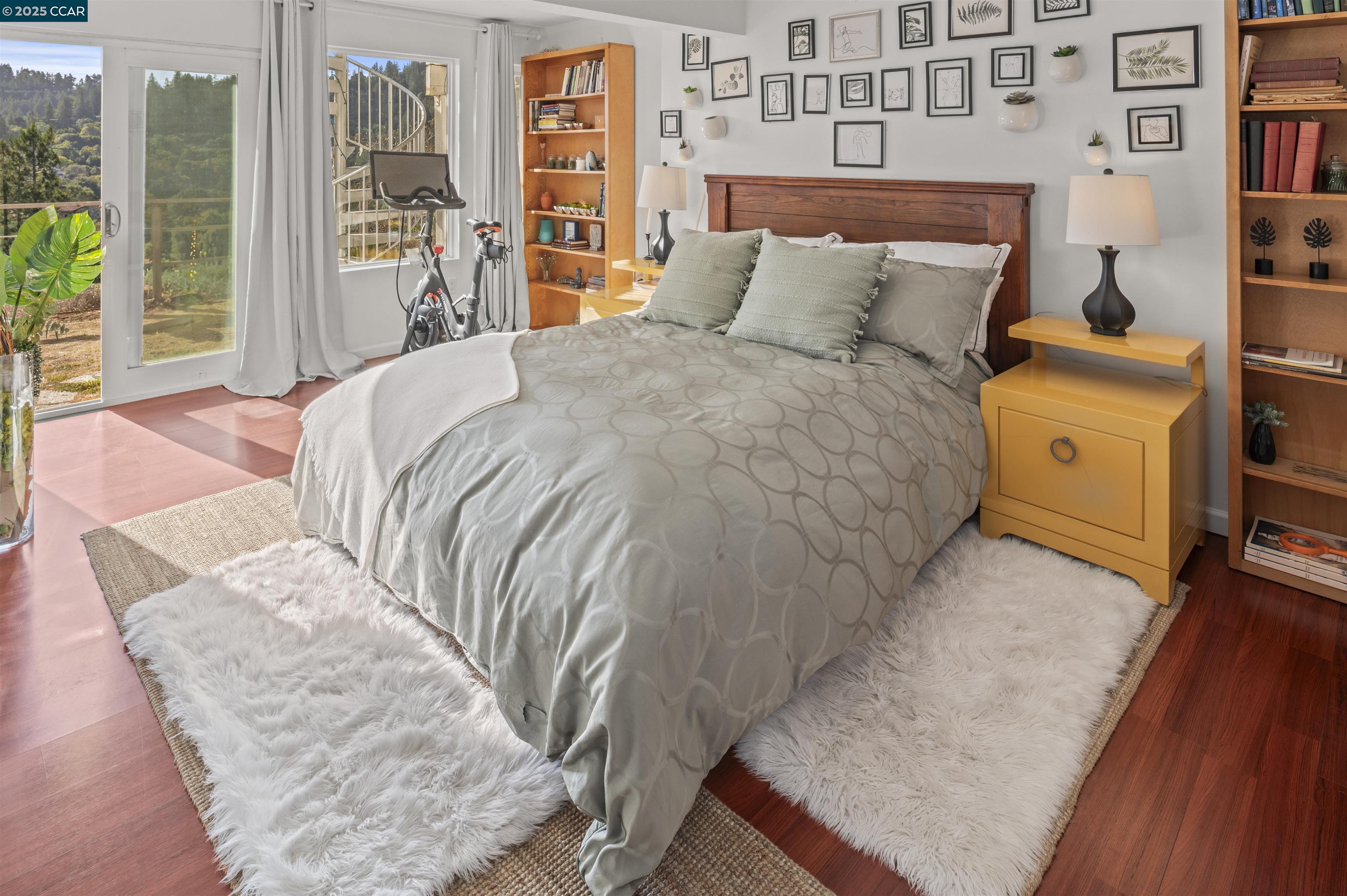 Detail Gallery Image 6 of 22 For Buckeye Way, Kentfield,  CA 94904 - 2 Beds | 2 Baths