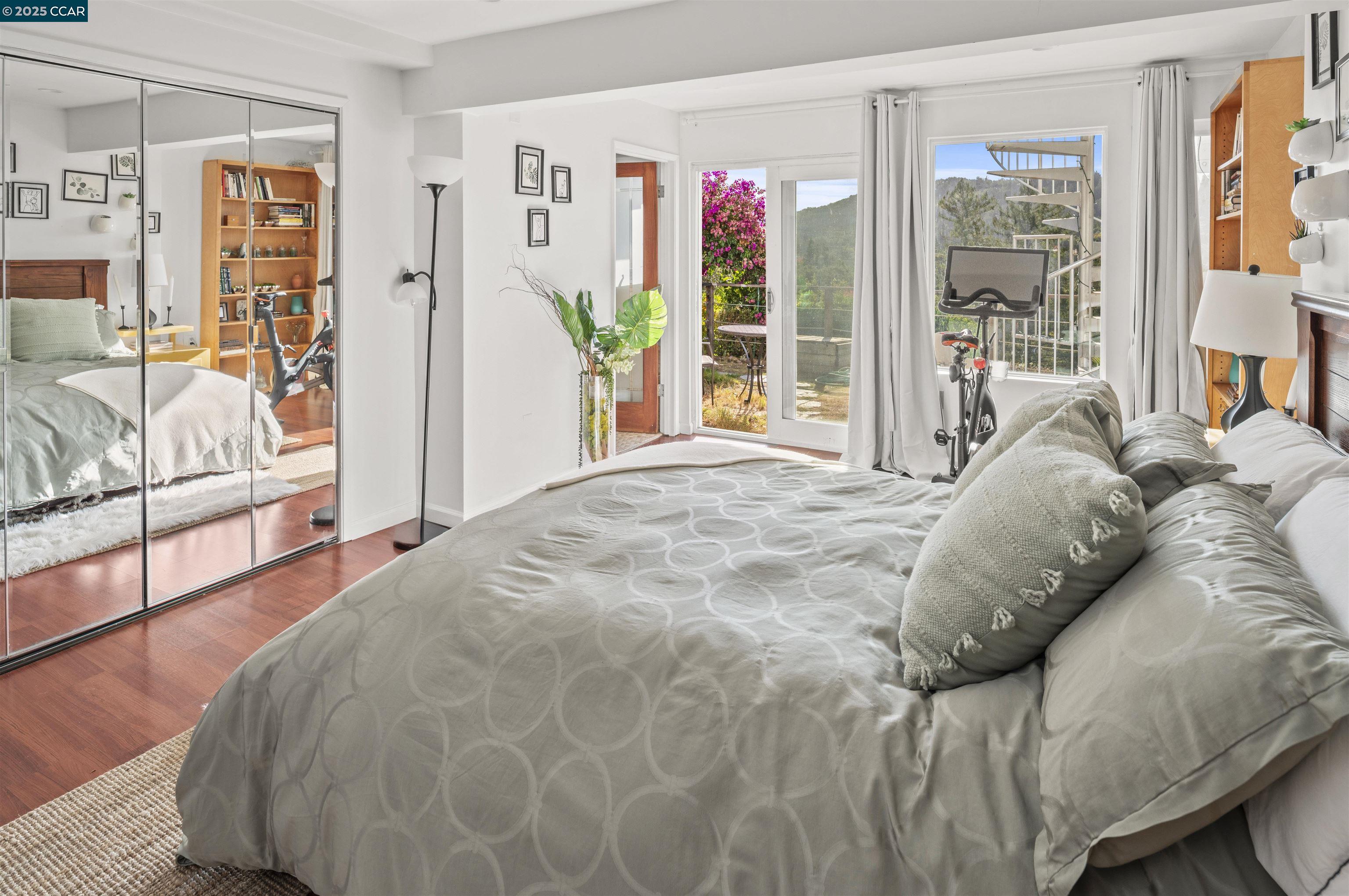 Detail Gallery Image 7 of 22 For Buckeye Way, Kentfield,  CA 94904 - 2 Beds | 2 Baths