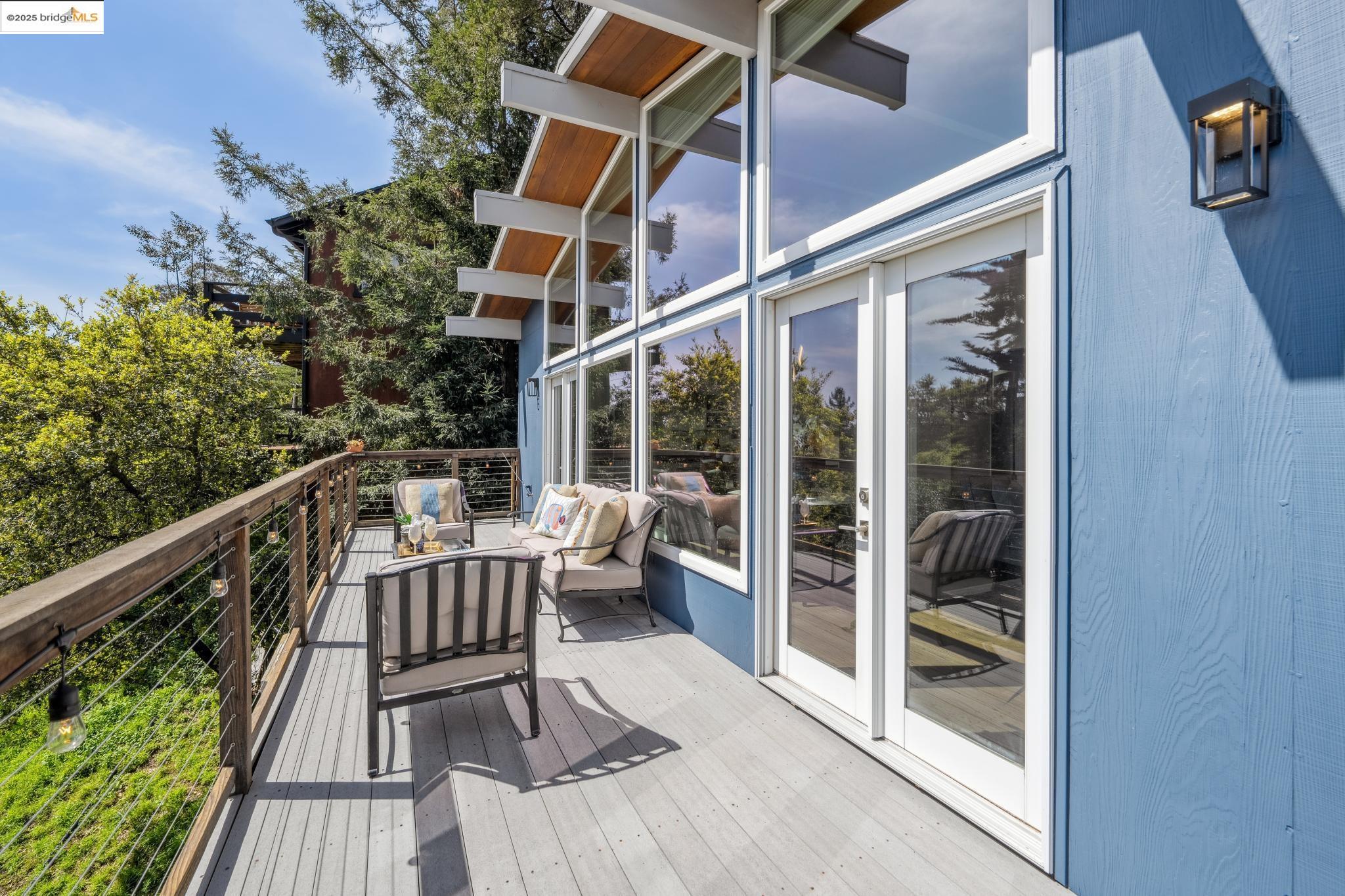 Detail Gallery Image 1 of 1 For 6804 Saroni Dr, Oakland,  CA 94611 - 4 Beds | 2 Baths