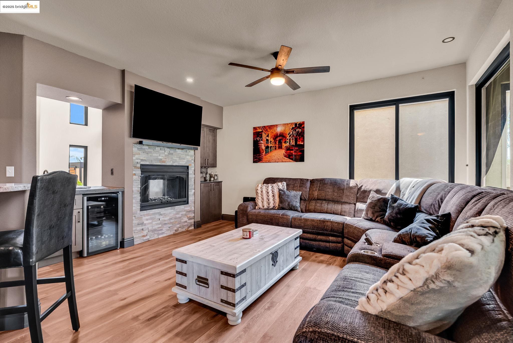Detail Gallery Image 16 of 53 For 1832 Cherry Hills Drive, Discovery Bay,  CA 94505-9999 - 3 Beds | 2/1 Baths