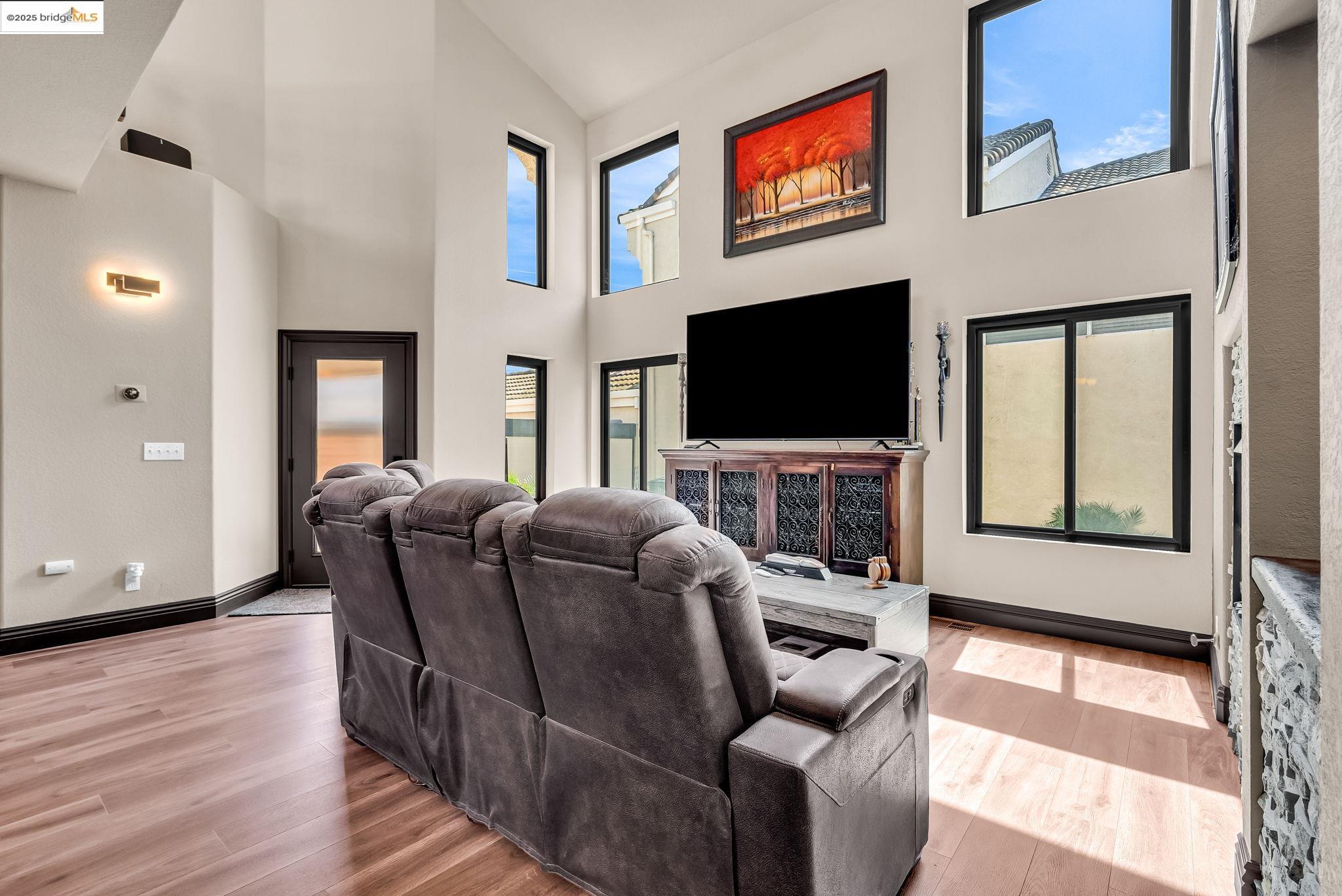 Detail Gallery Image 8 of 53 For 1832 Cherry Hills Drive, Discovery Bay,  CA 94505-9999 - 3 Beds | 2/1 Baths