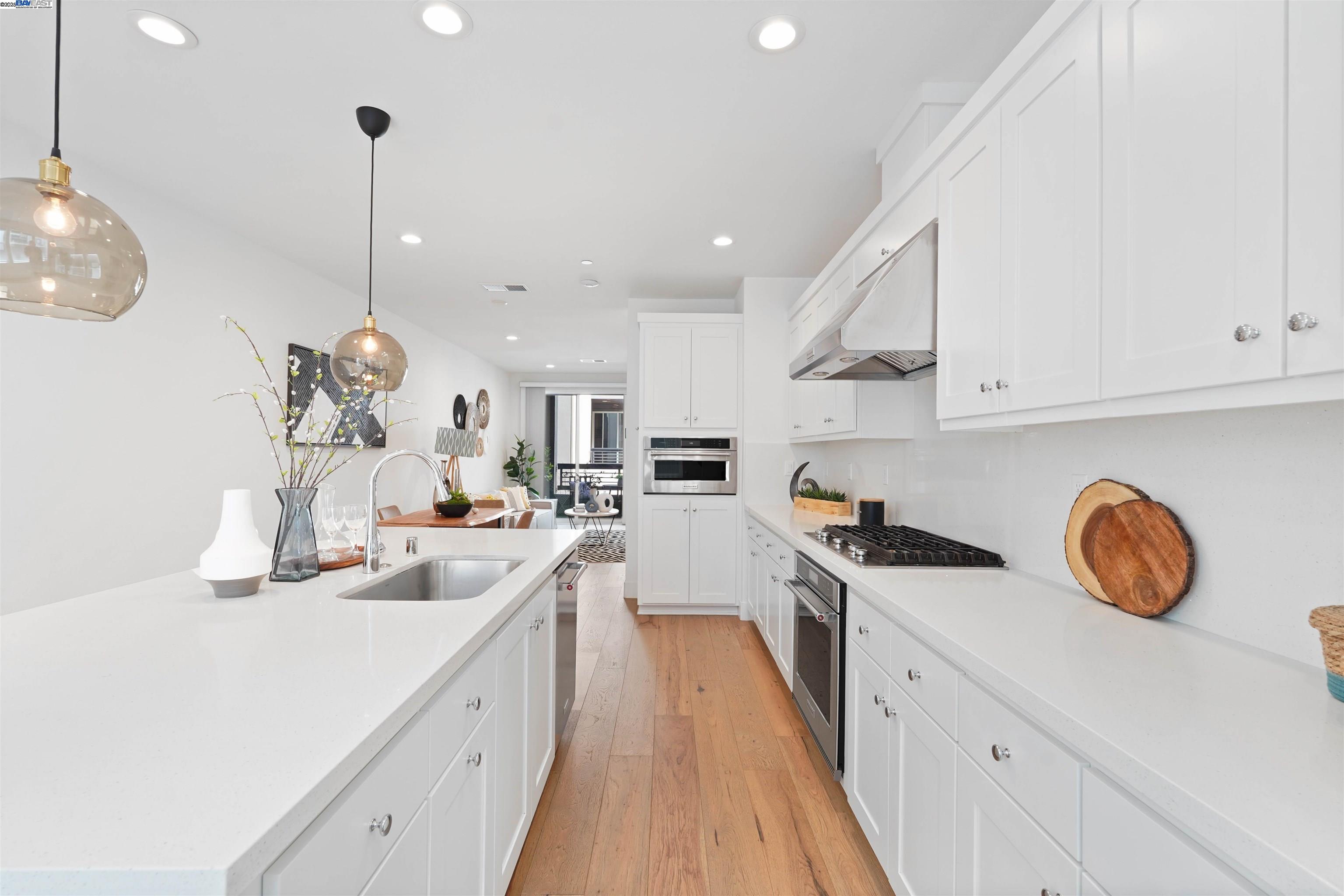 Photo #2: 41092105 Listing 
