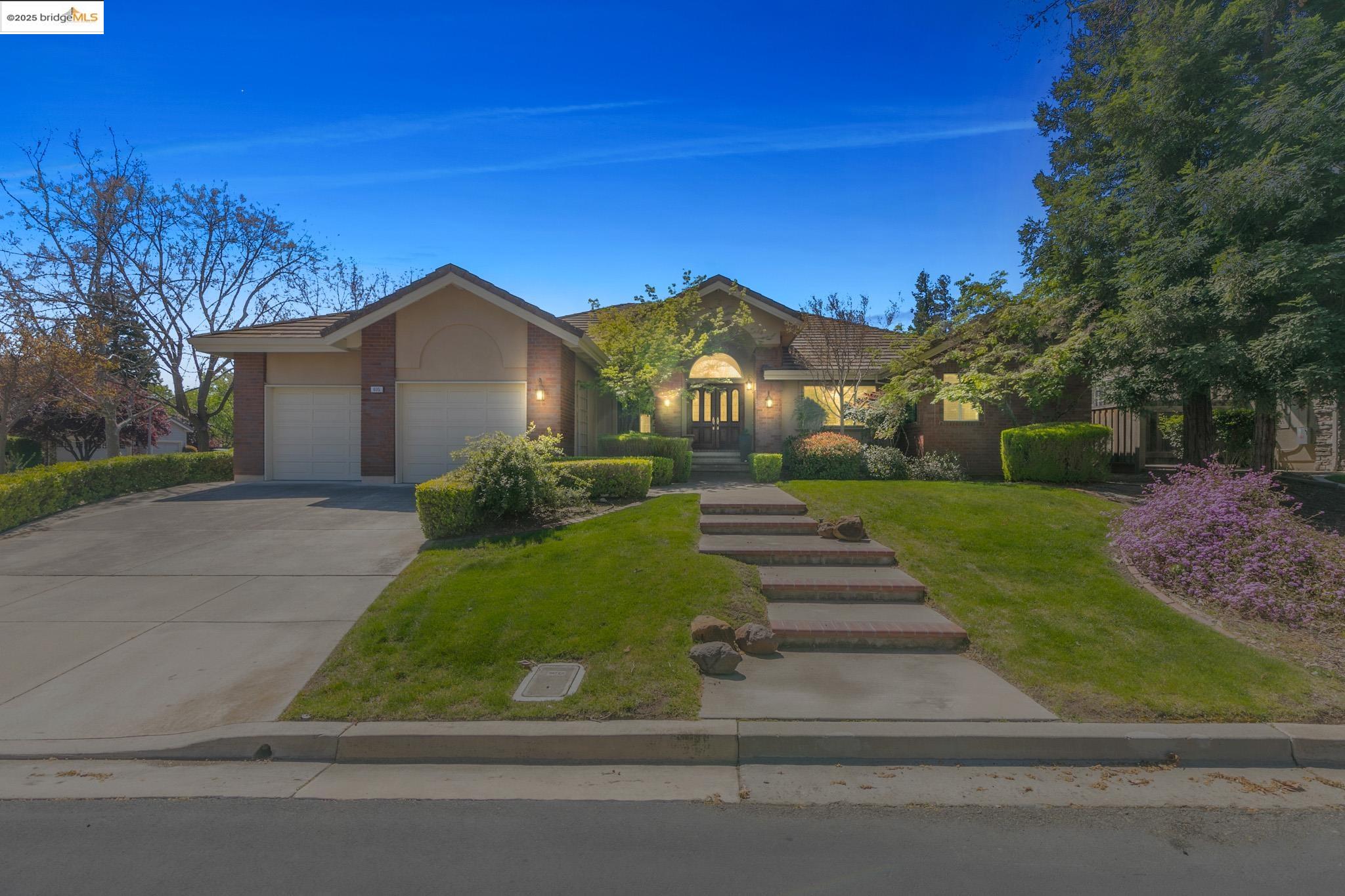 Detail Gallery Image 1 of 1 For 605 Devonshire Loop, Brentwood,  CA 94513-2620 - 4 Beds | 3 Baths