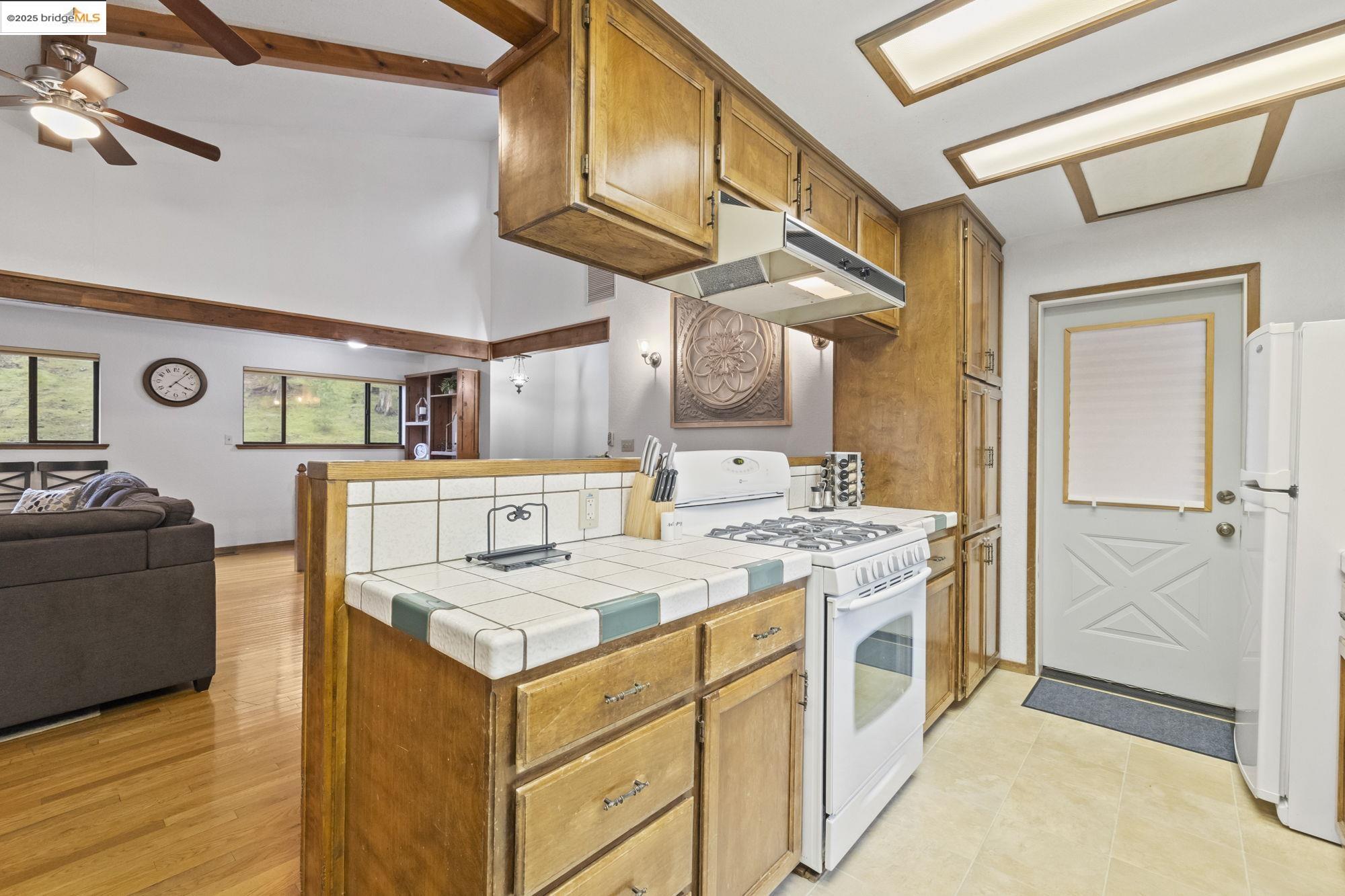 Detail Gallery Image 13 of 50 For 20197 Upper Skyridge Dr, Groveland,  CA 95321 - 3 Beds | 3 Baths