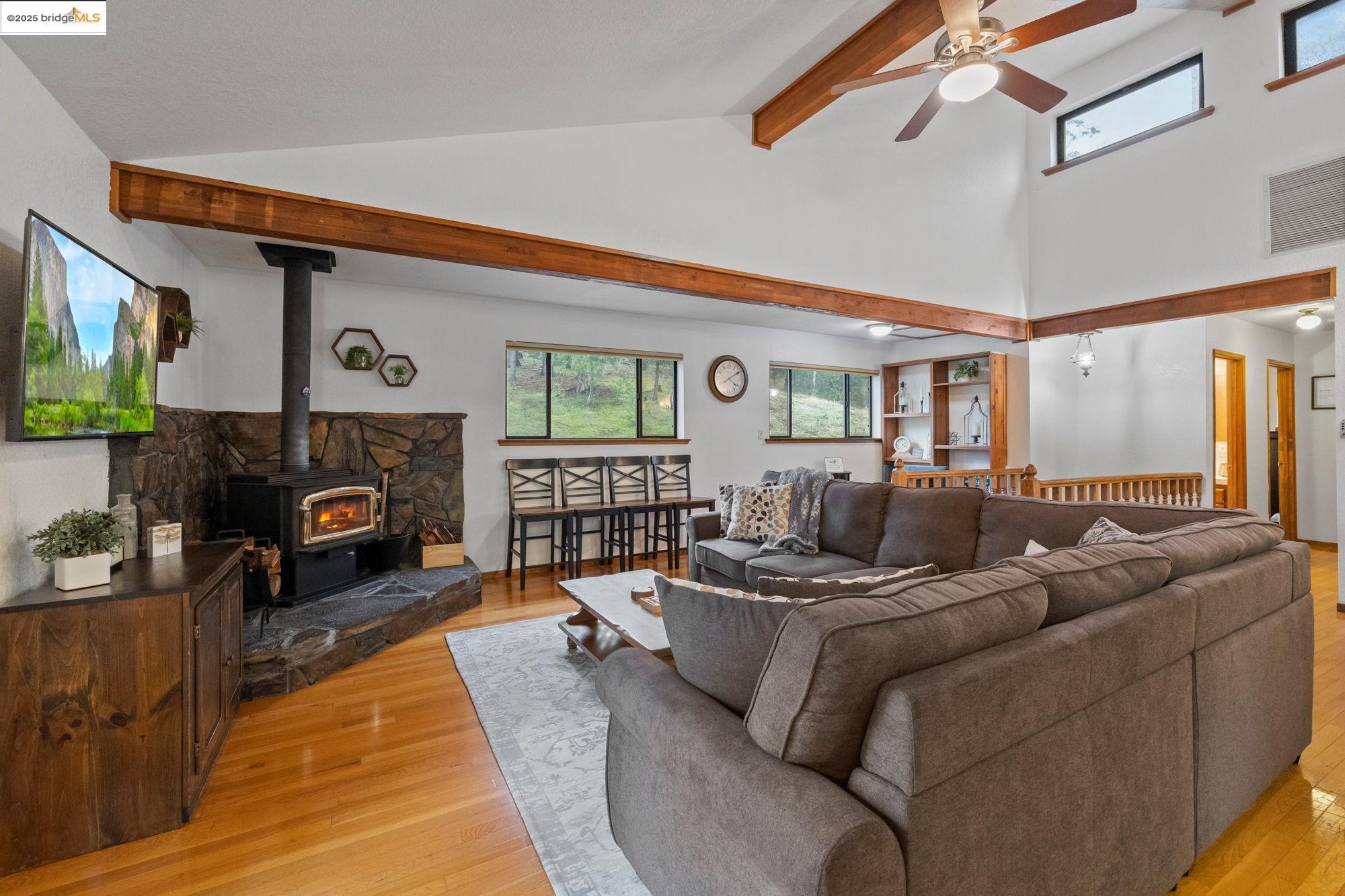 Detail Gallery Image 4 of 50 For 20197 Upper Skyridge Dr, Groveland,  CA 95321 - 3 Beds | 3 Baths
