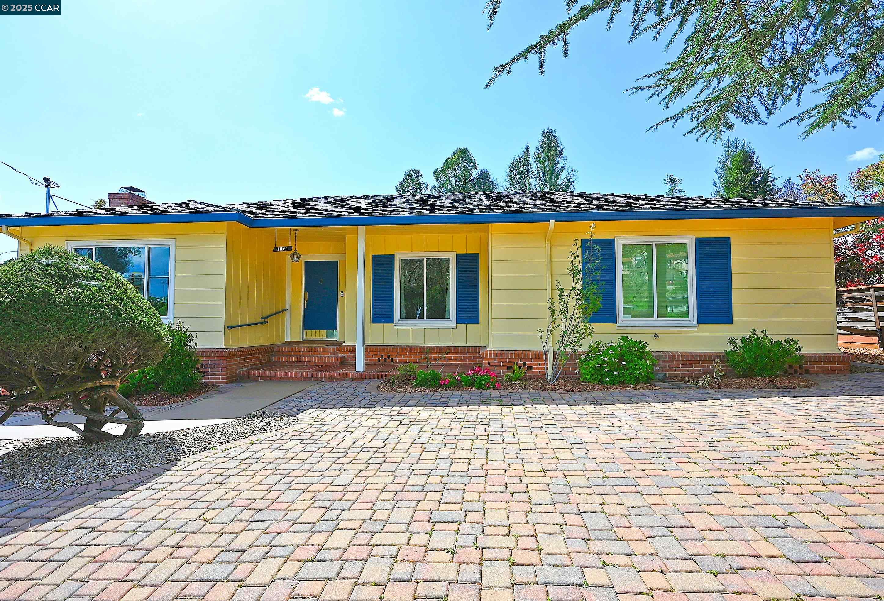 Detail Gallery Image 1 of 1 For 1061 Laurel Dr, Lafayette,  CA 94549 - 3 Beds | 2/1 Baths