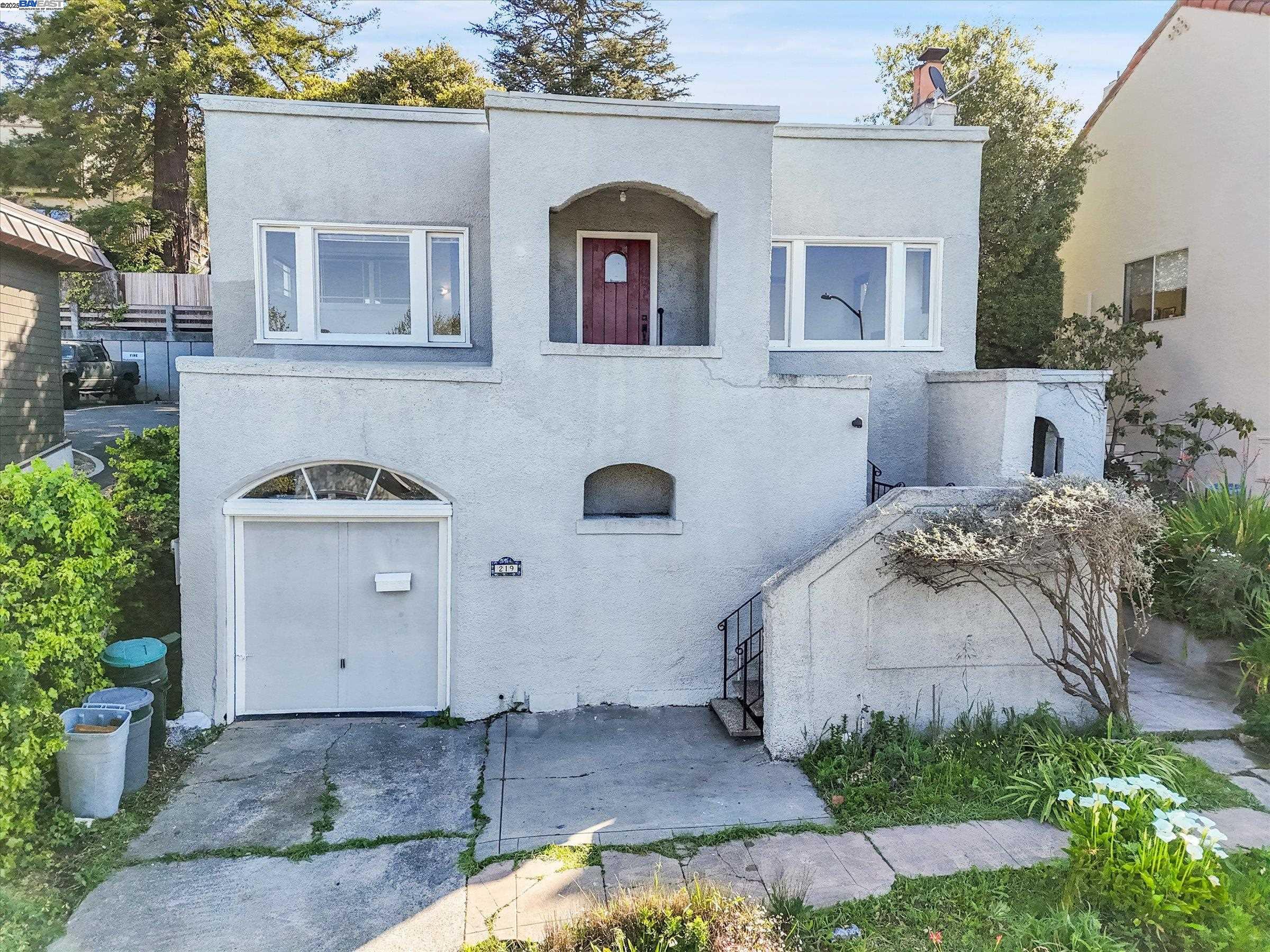 Detail Gallery Image 1 of 1 For 219 Arlington Ave, Kensington,  CA 94707 - 3 Beds | 2 Baths