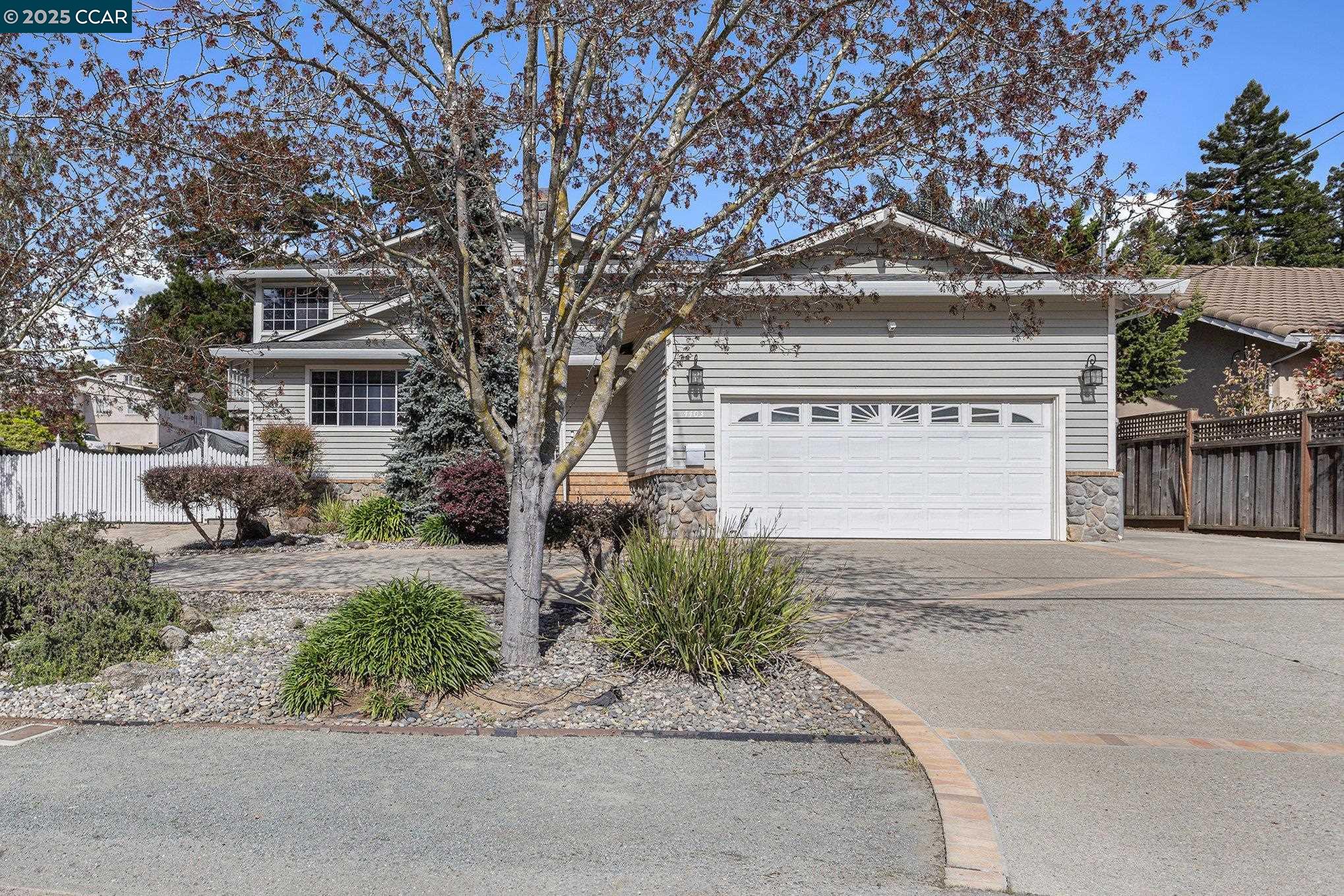 Detail Gallery Image 1 of 1 For 4403 Ewing Rd, Castro Valley,  CA 94546 - 4 Beds | 3 Baths