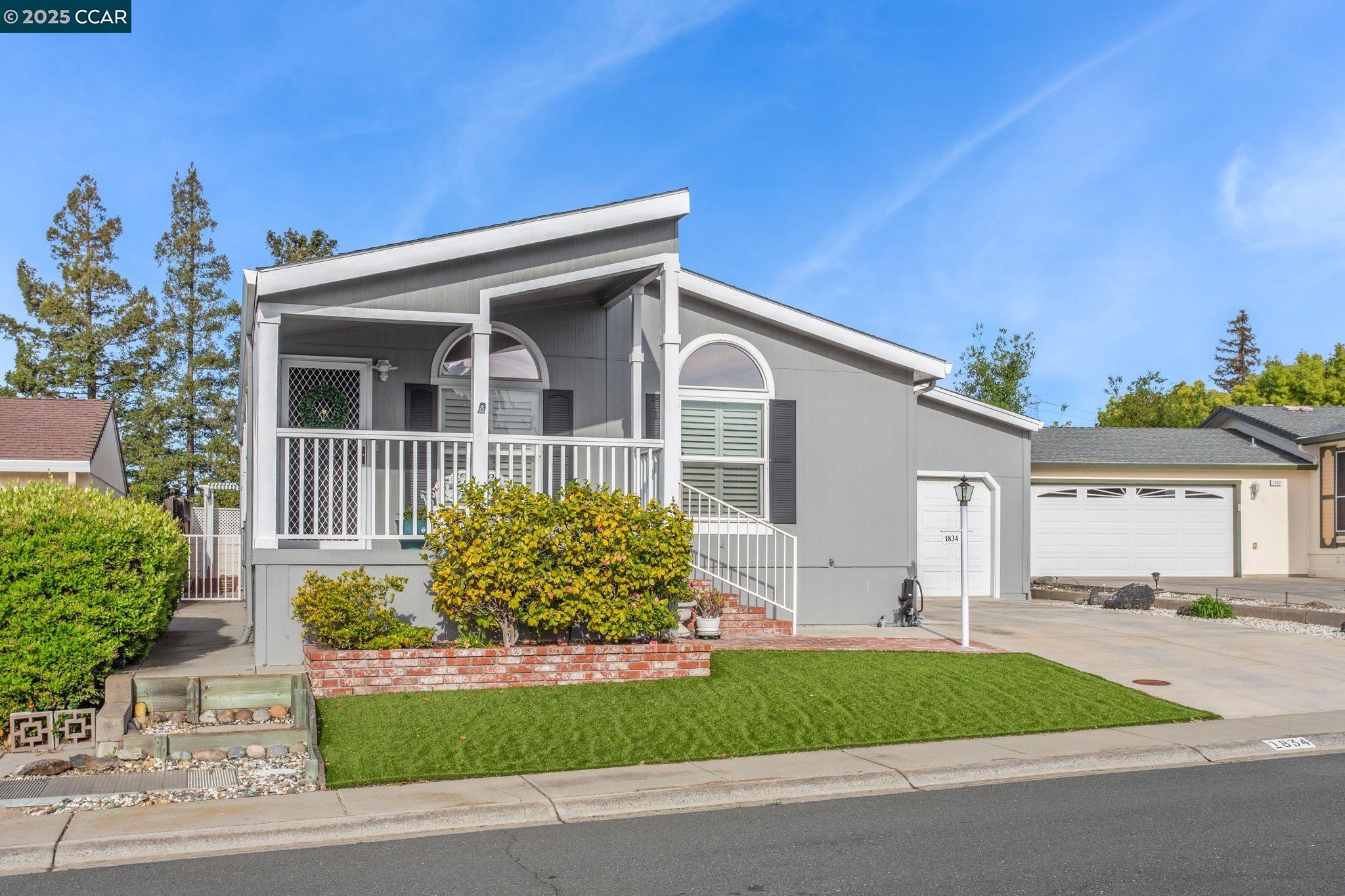 Detail Gallery Image 1 of 1 For 1834 Paris Ln, Antioch,  CA 94509 - 2 Beds | 2 Baths