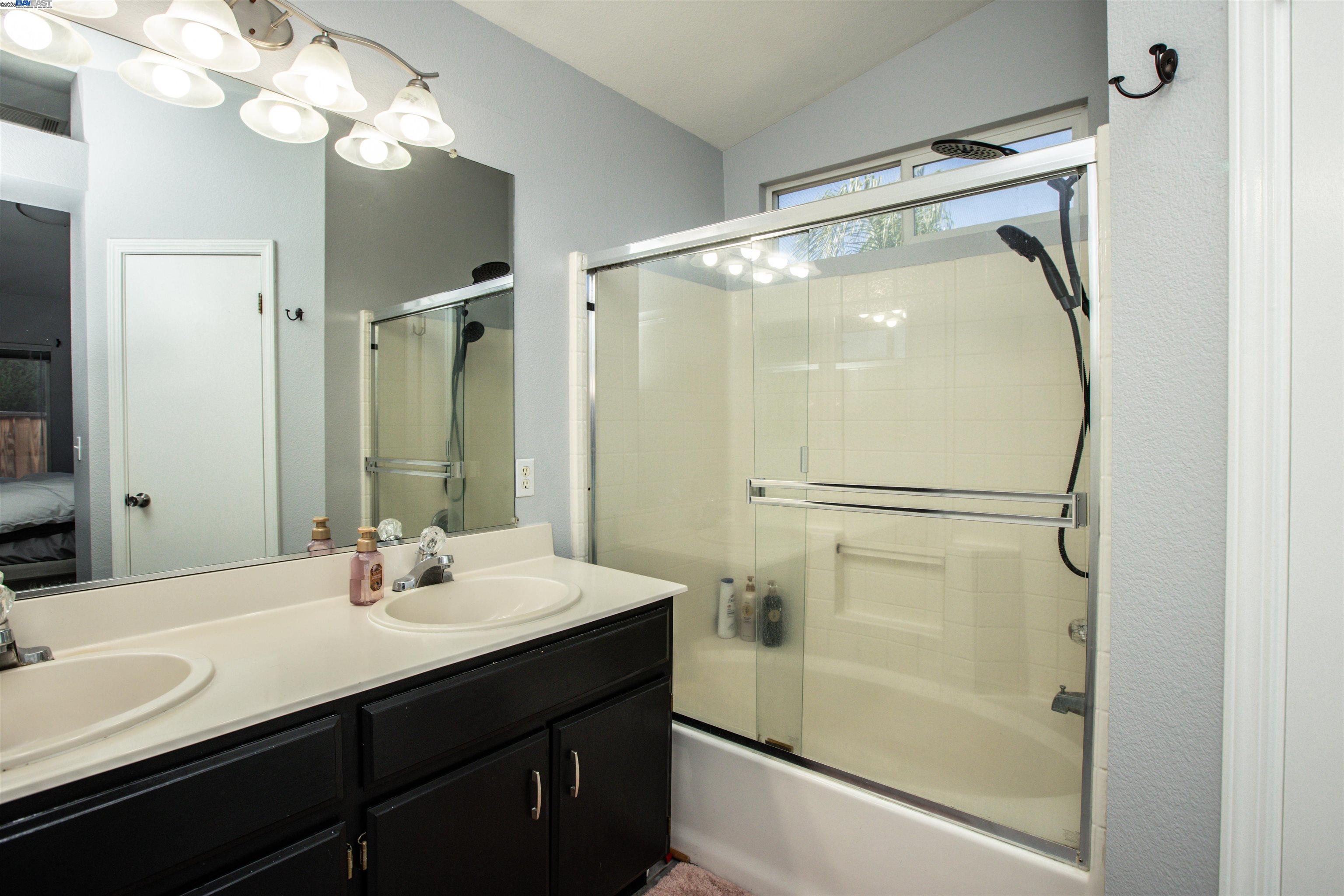 Detail Gallery Image 7 of 13 For 1169 Rockspring Way, Antioch,  CA 94531 - 3 Beds | 2 Baths