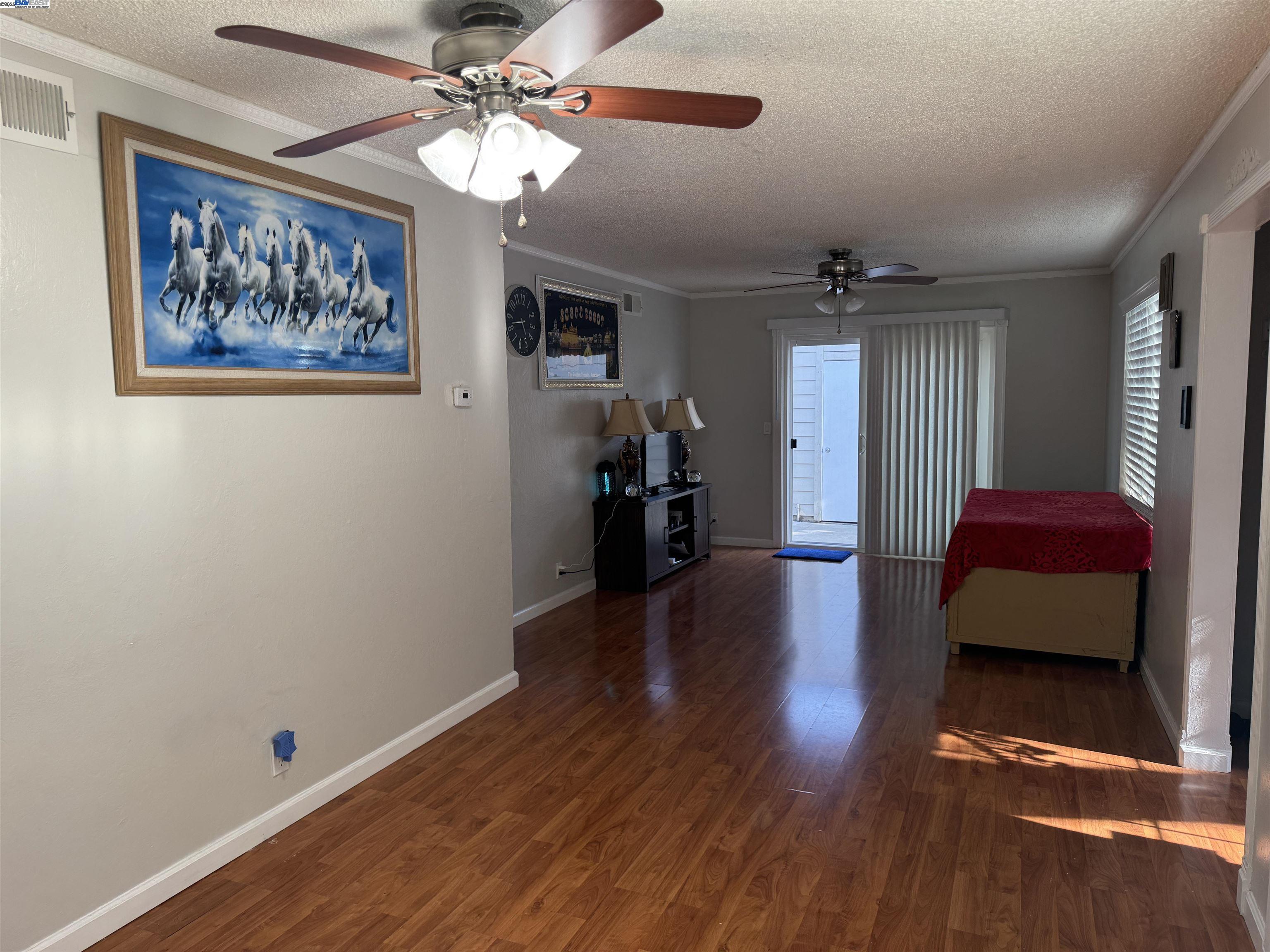 Photo #2: 41092131 Listing: Photo #2