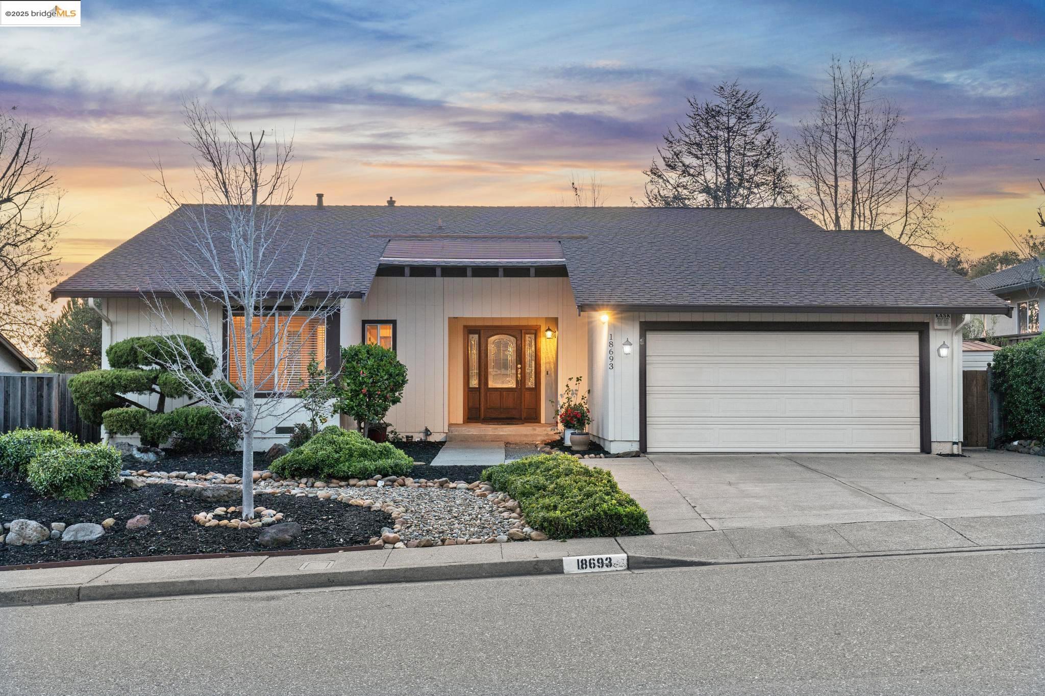 Detail Gallery Image 1 of 1 For 18693 E Cavendish Dr, Castro Valley,  CA 94552 - 4 Beds | 2 Baths