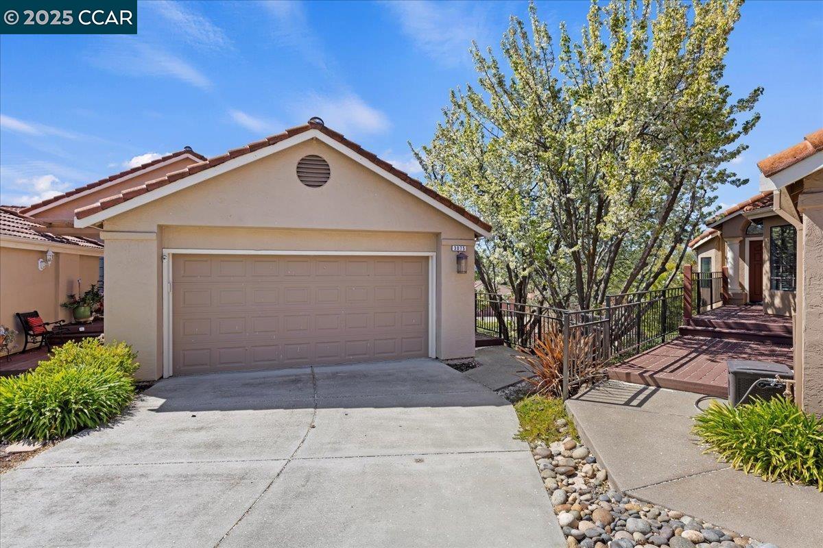 Browse active condo listings in CANYON LAKES