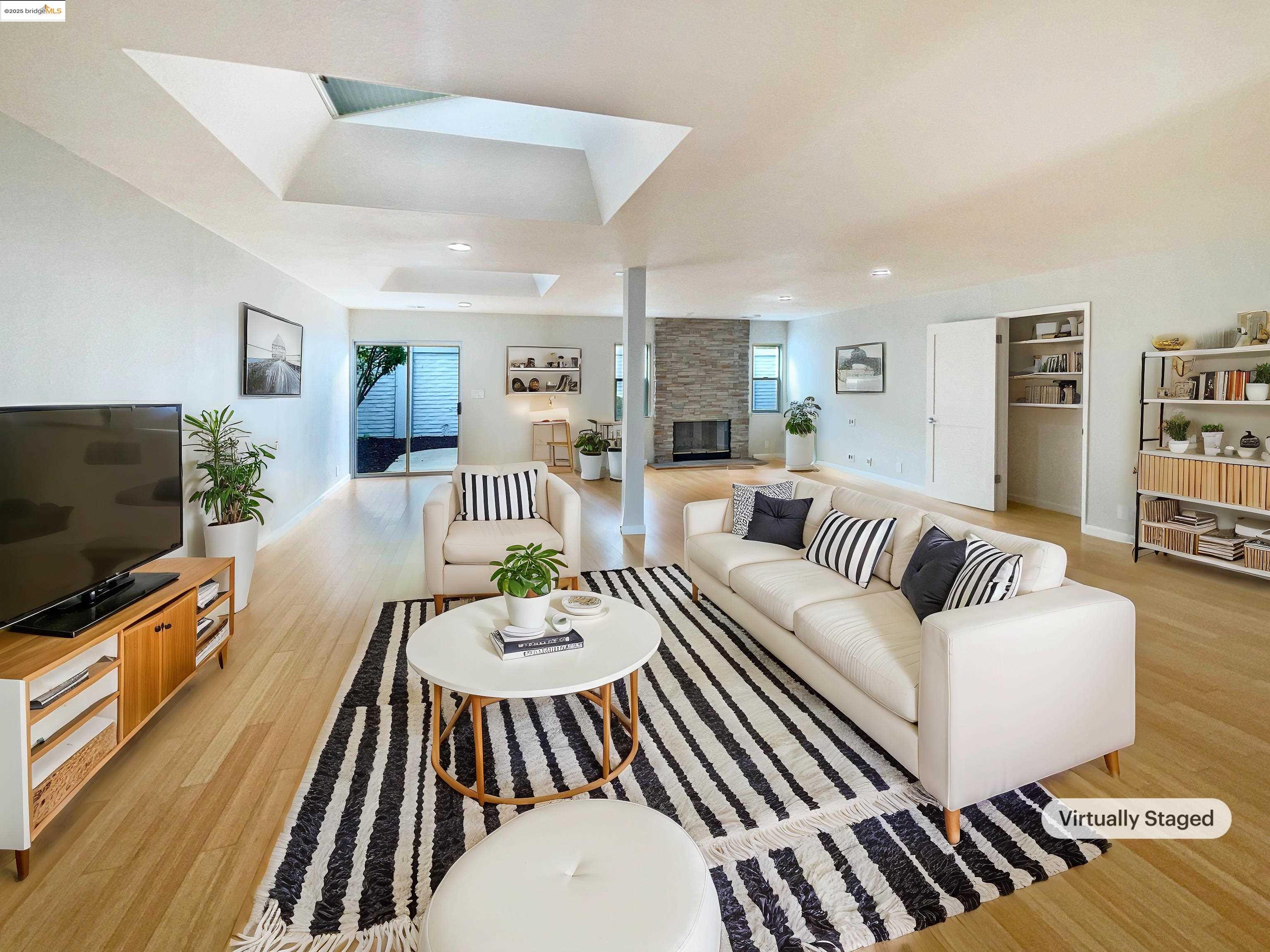 Detail Gallery Image 2 of 22 For 883 Calle De Verde, San Jose,  CA 95136 - 3 Beds | 2/1 Baths