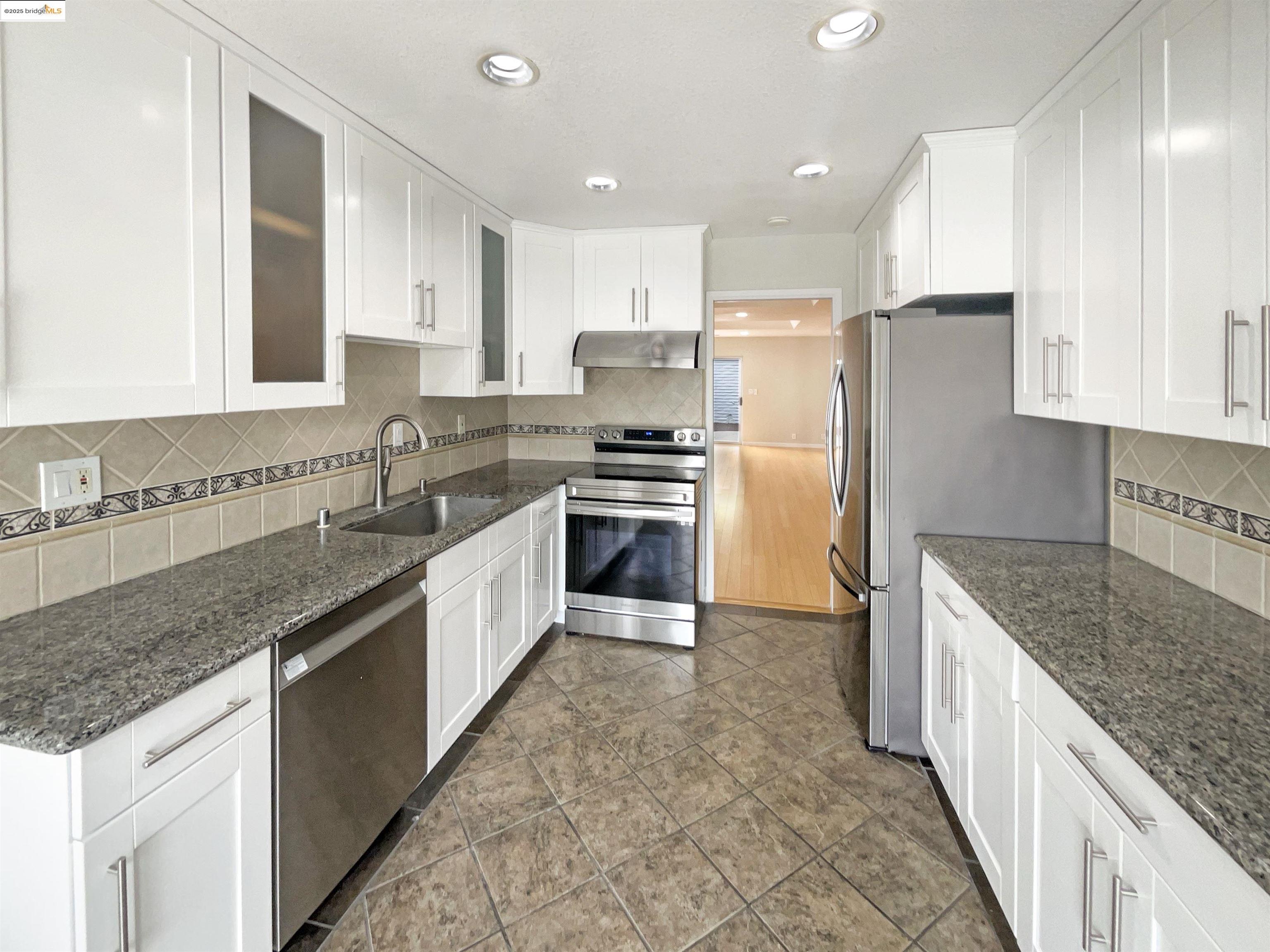 Detail Gallery Image 15 of 30 For 883 Calle De Verde, San Jose,  CA 95136 - 3 Beds | 2/1 Baths