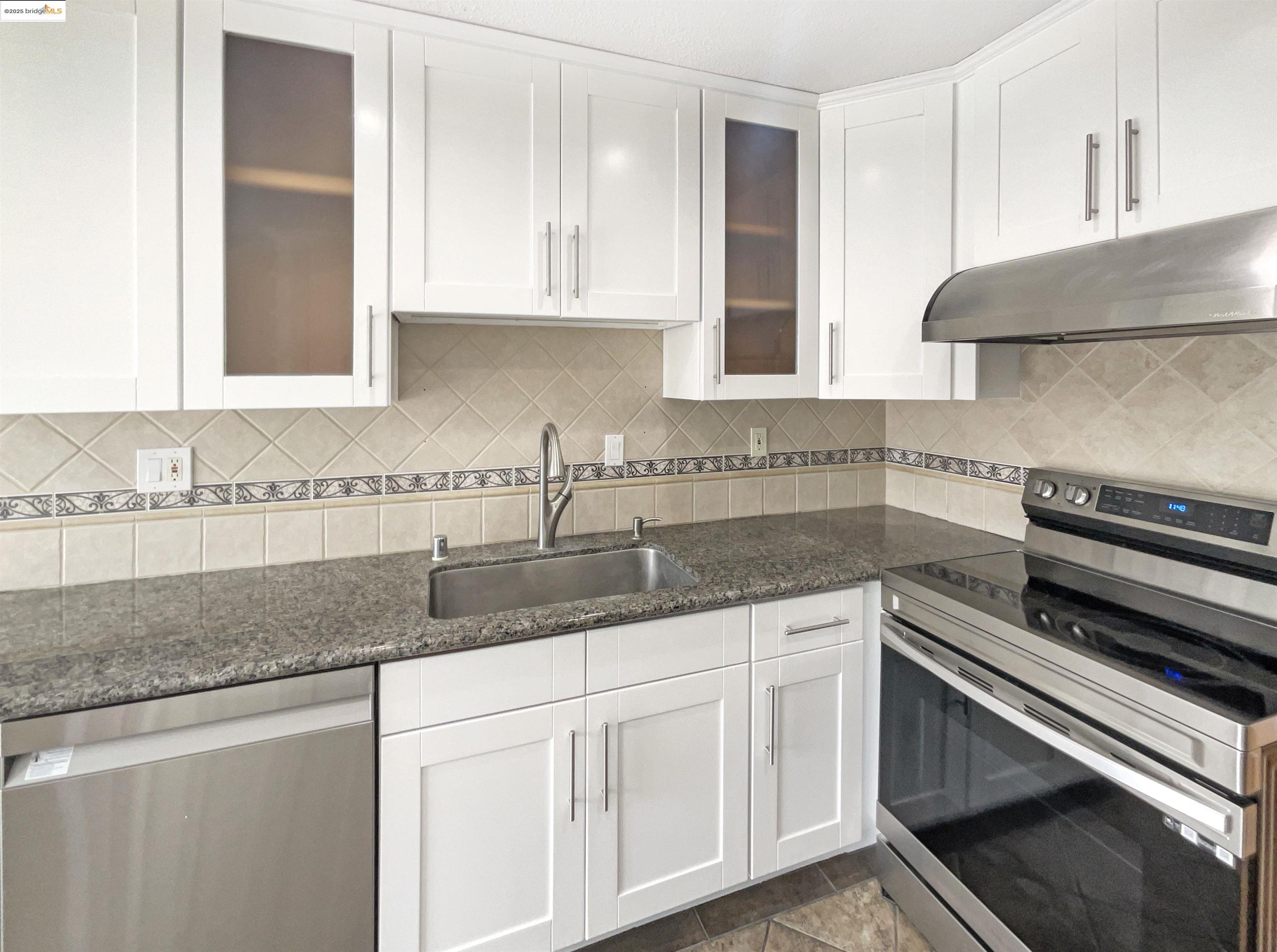 Detail Gallery Image 16 of 30 For 883 Calle De Verde, San Jose,  CA 95136 - 3 Beds | 2/1 Baths