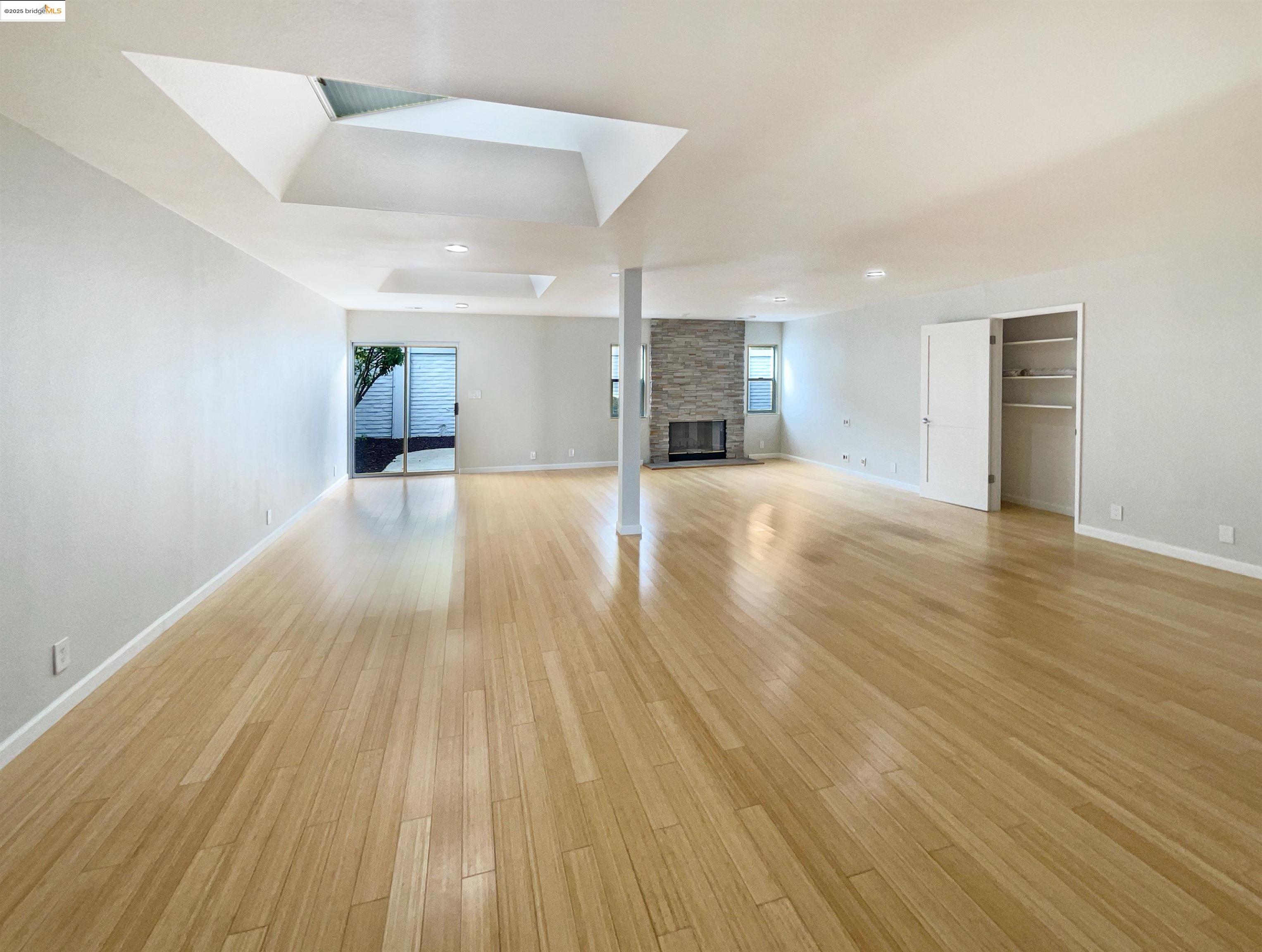 Detail Gallery Image 3 of 30 For 883 Calle De Verde, San Jose,  CA 95136 - 3 Beds | 2/1 Baths