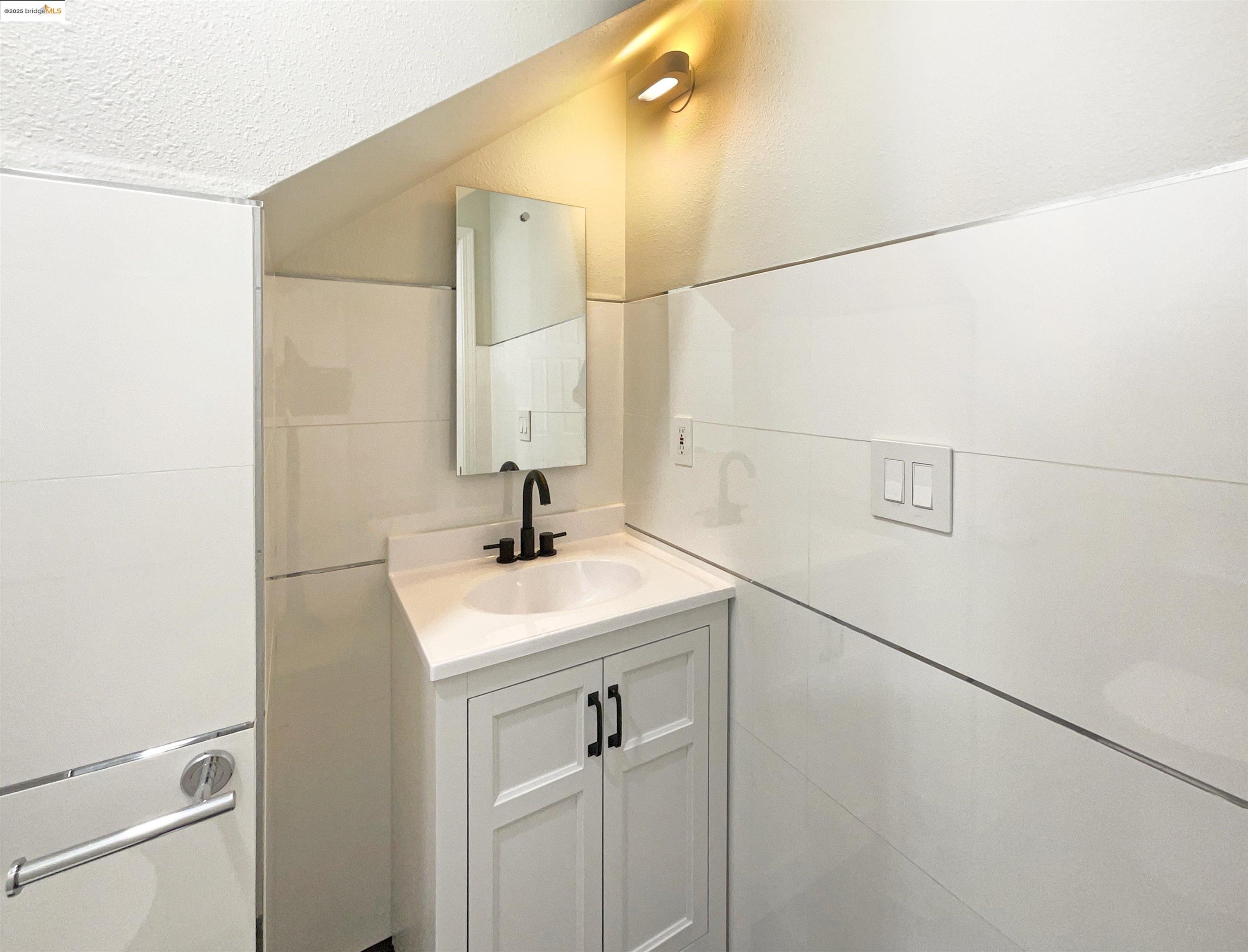 Detail Gallery Image 23 of 30 For 883 Calle De Verde, San Jose,  CA 95136 - 3 Beds | 2/1 Baths