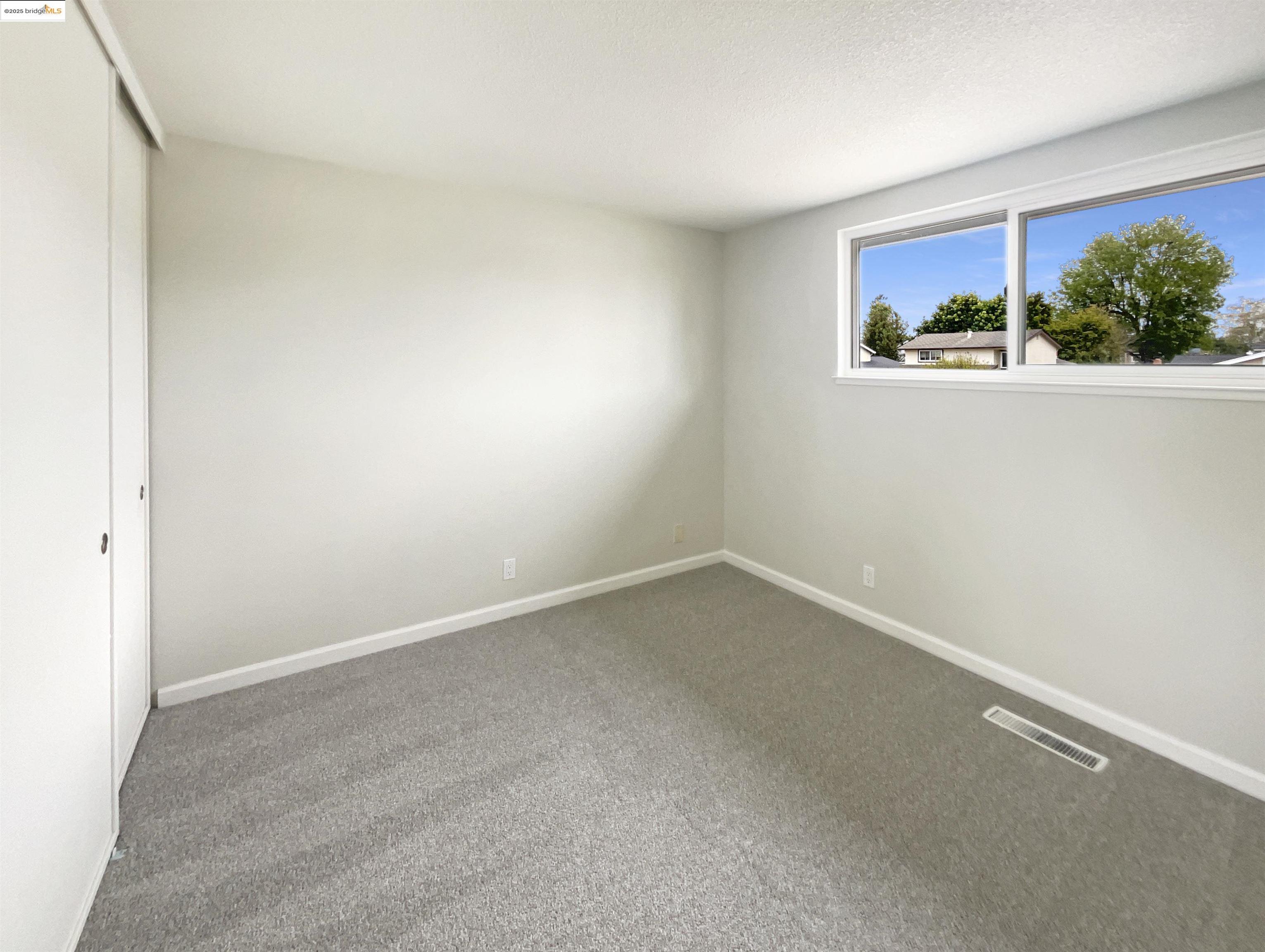 Detail Gallery Image 5 of 30 For 883 Calle De Verde, San Jose,  CA 95136 - 3 Beds | 2/1 Baths