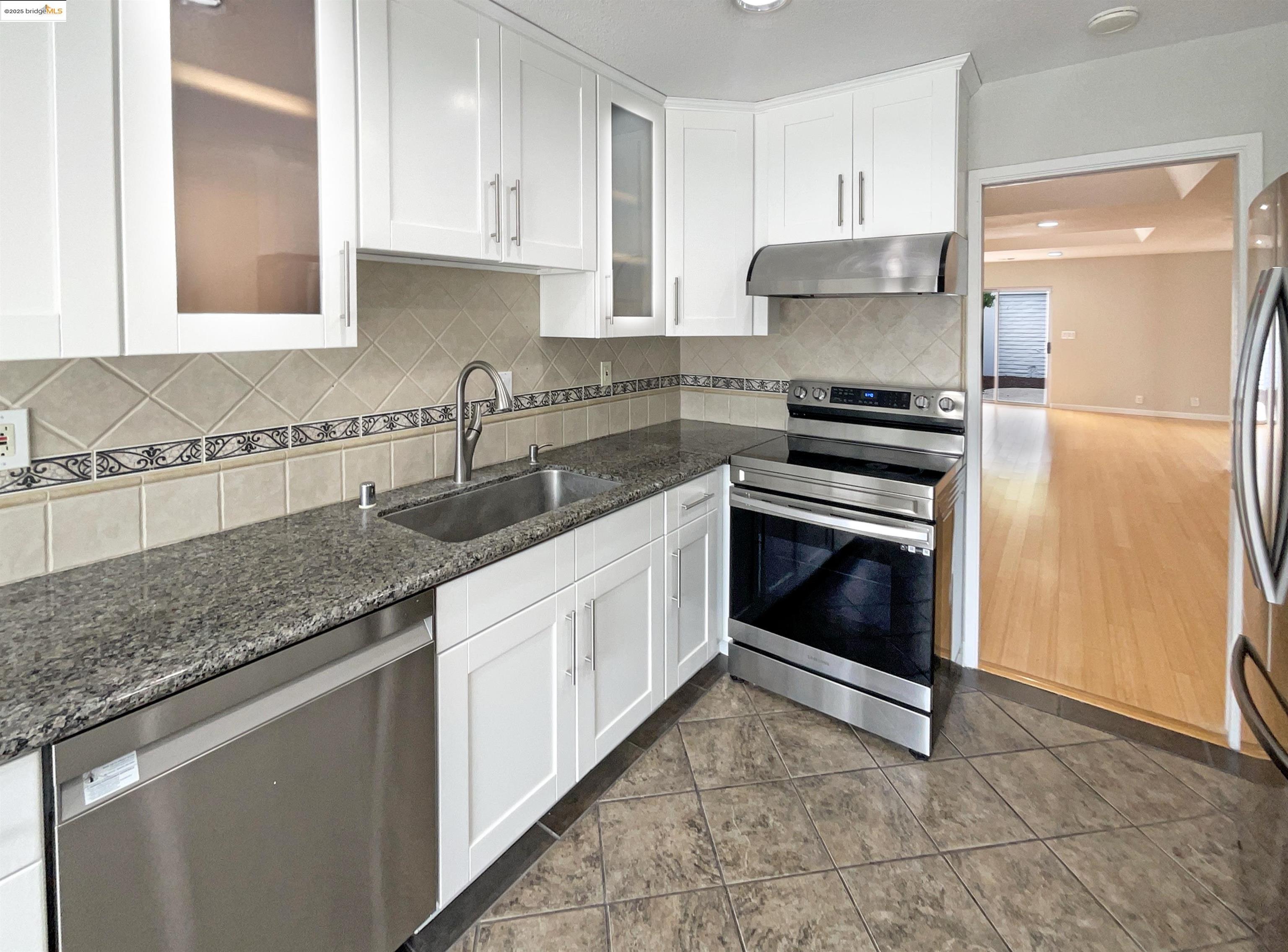 Detail Gallery Image 6 of 30 For 883 Calle De Verde, San Jose,  CA 95136 - 3 Beds | 2/1 Baths