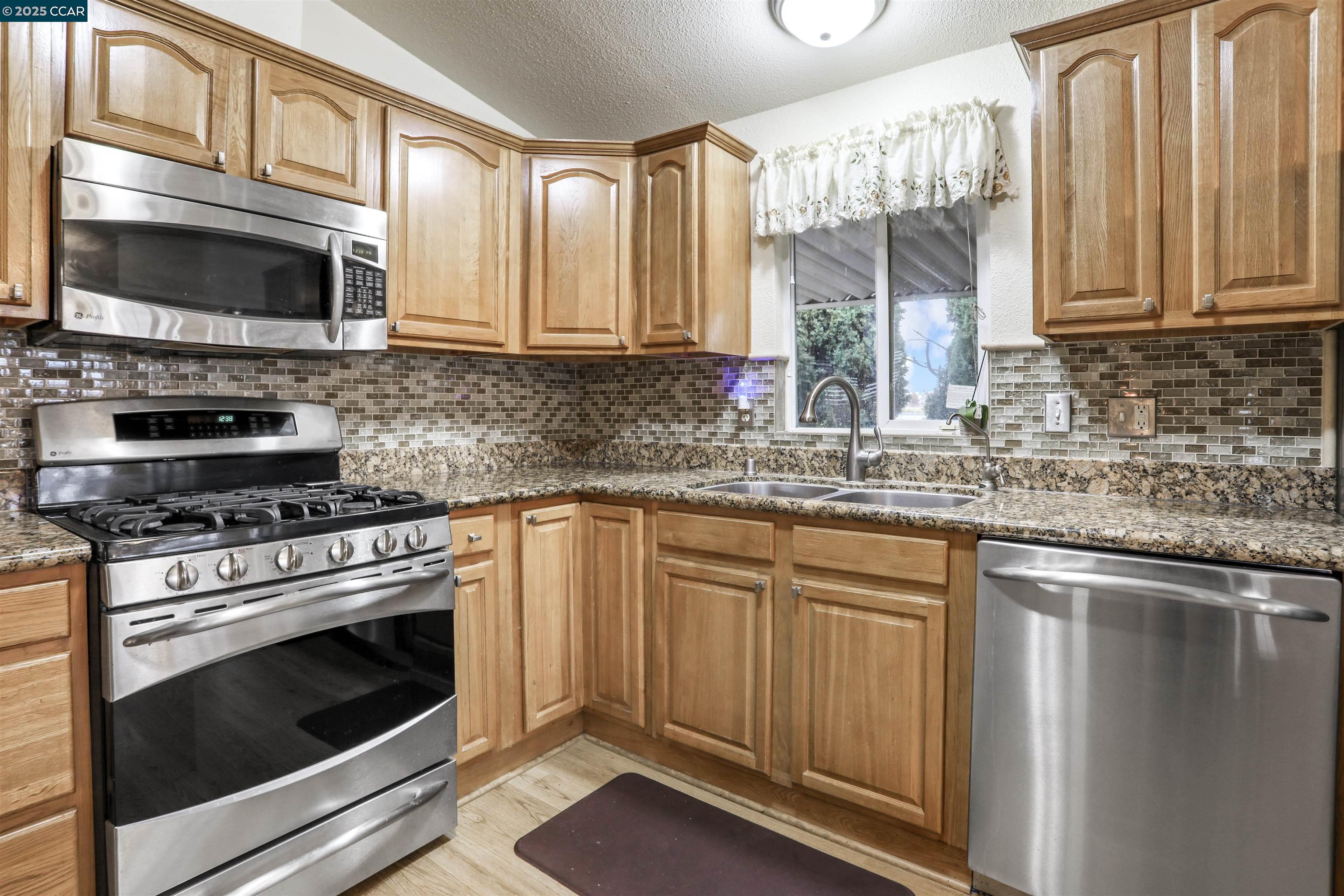Detail Gallery Image 8 of 28 For 210 W Cypress Rd #49,  Oakley,  CA 94561 - 2 Beds | 2 Baths