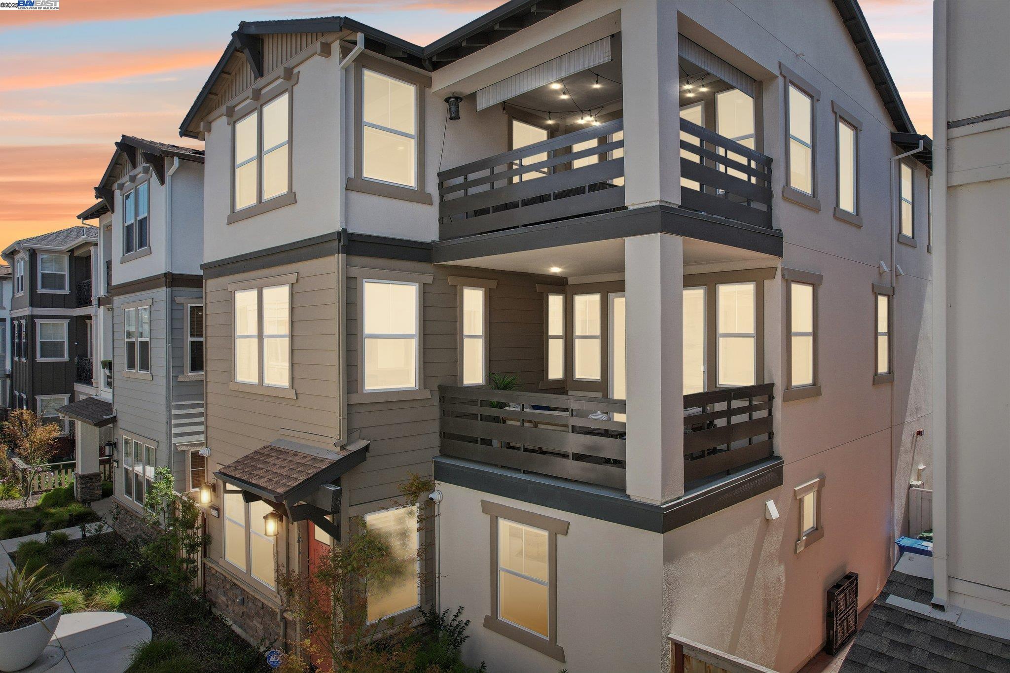 Detail Gallery Image 1 of 1 For 9145 Wakecrest Way, Newark,  CA 94560 - 5 Beds | 4/1 Baths