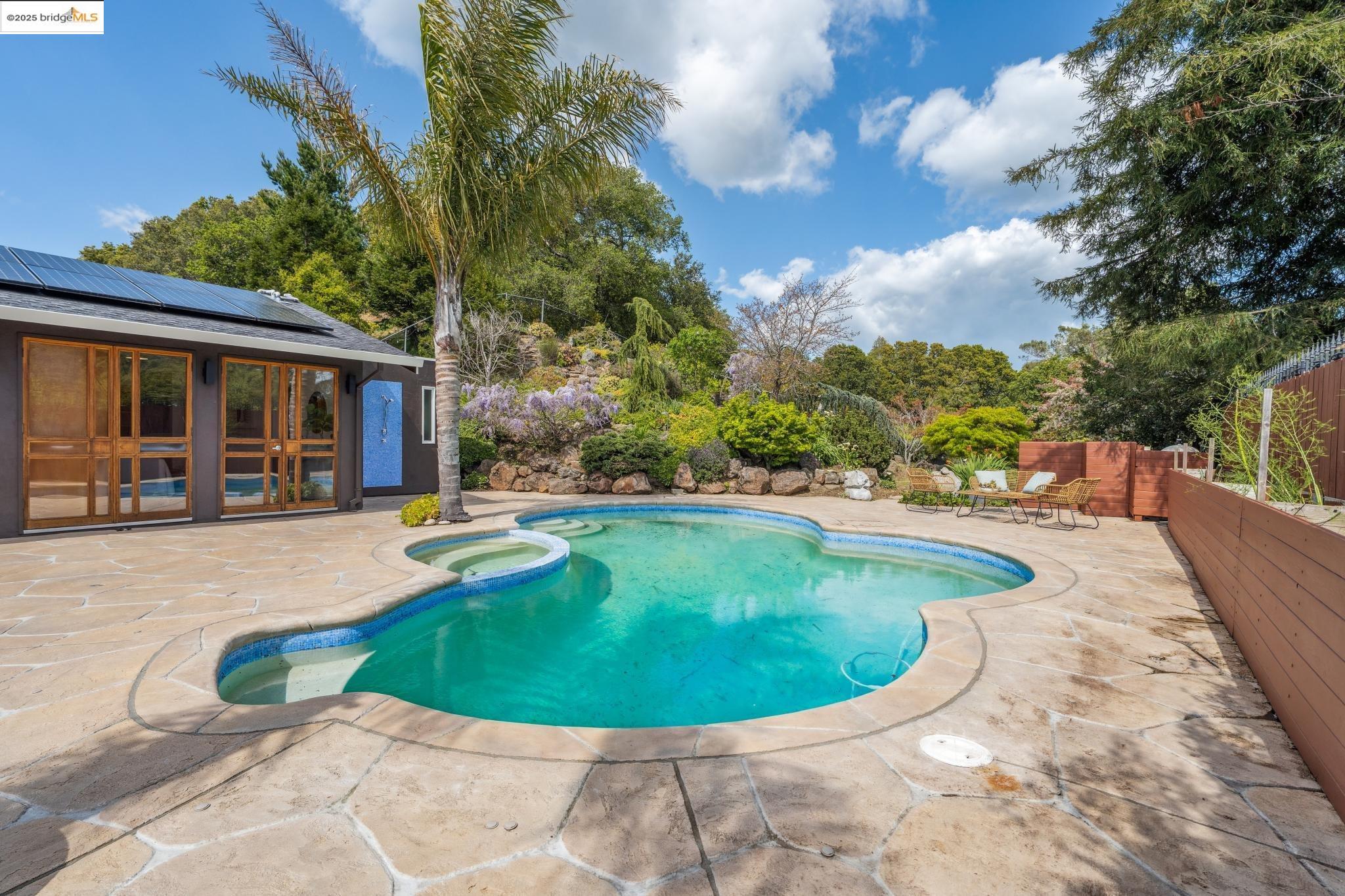 Detail Gallery Image 1 of 1 For 14280 Skyline Blvd, Oakland,  CA 94619 - 3 Beds | 2/1 Baths