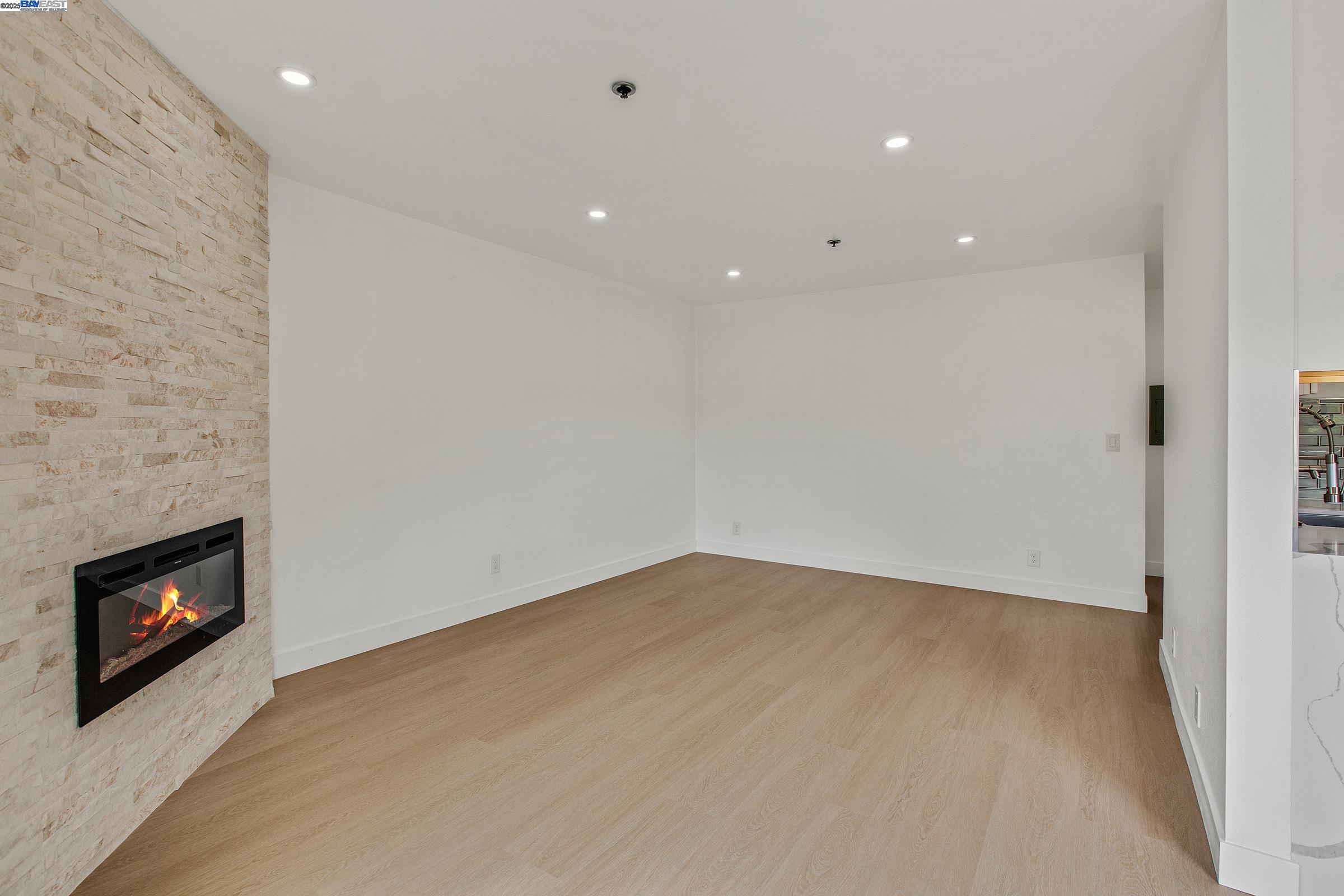 Detail Gallery Image 11 of 39 For 15059 Hesperian #38,  San Leandro,  CA 94578 - 1 Beds | 1 Baths