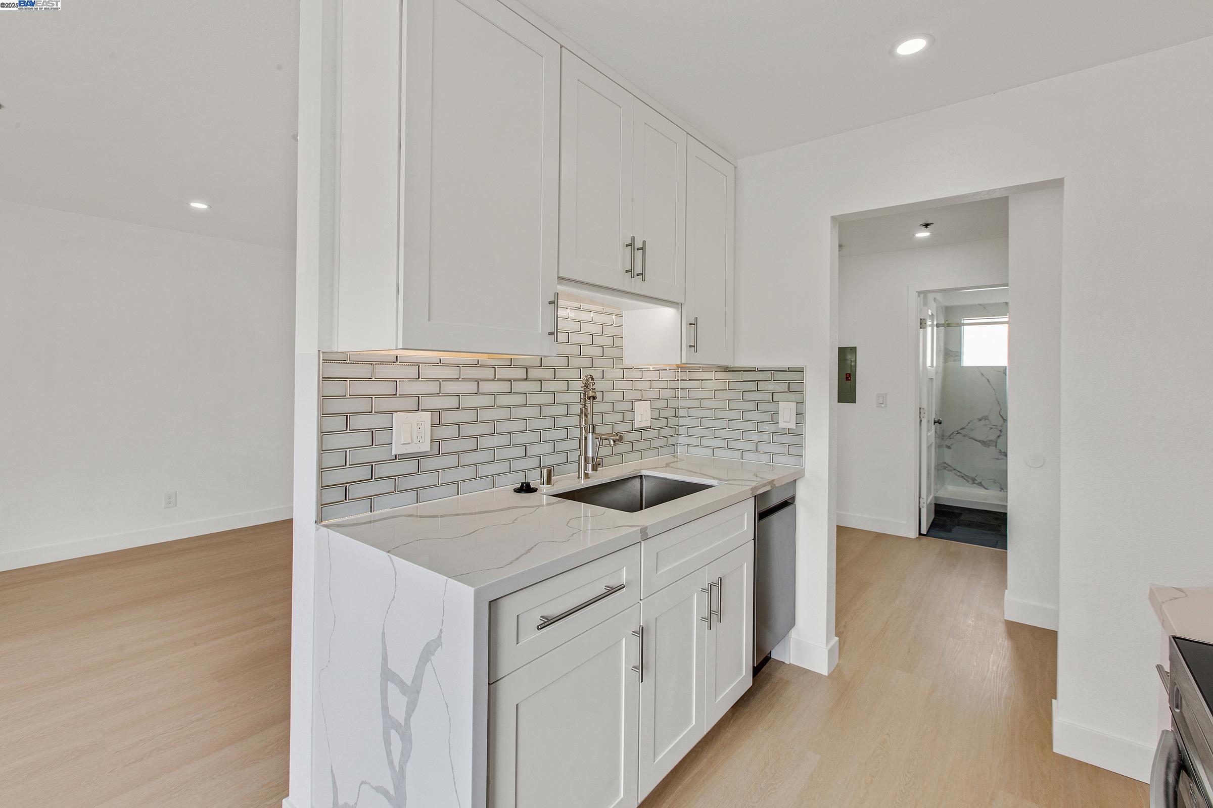Detail Gallery Image 13 of 39 For 15059 Hesperian #38,  San Leandro,  CA 94578 - 1 Beds | 1 Baths