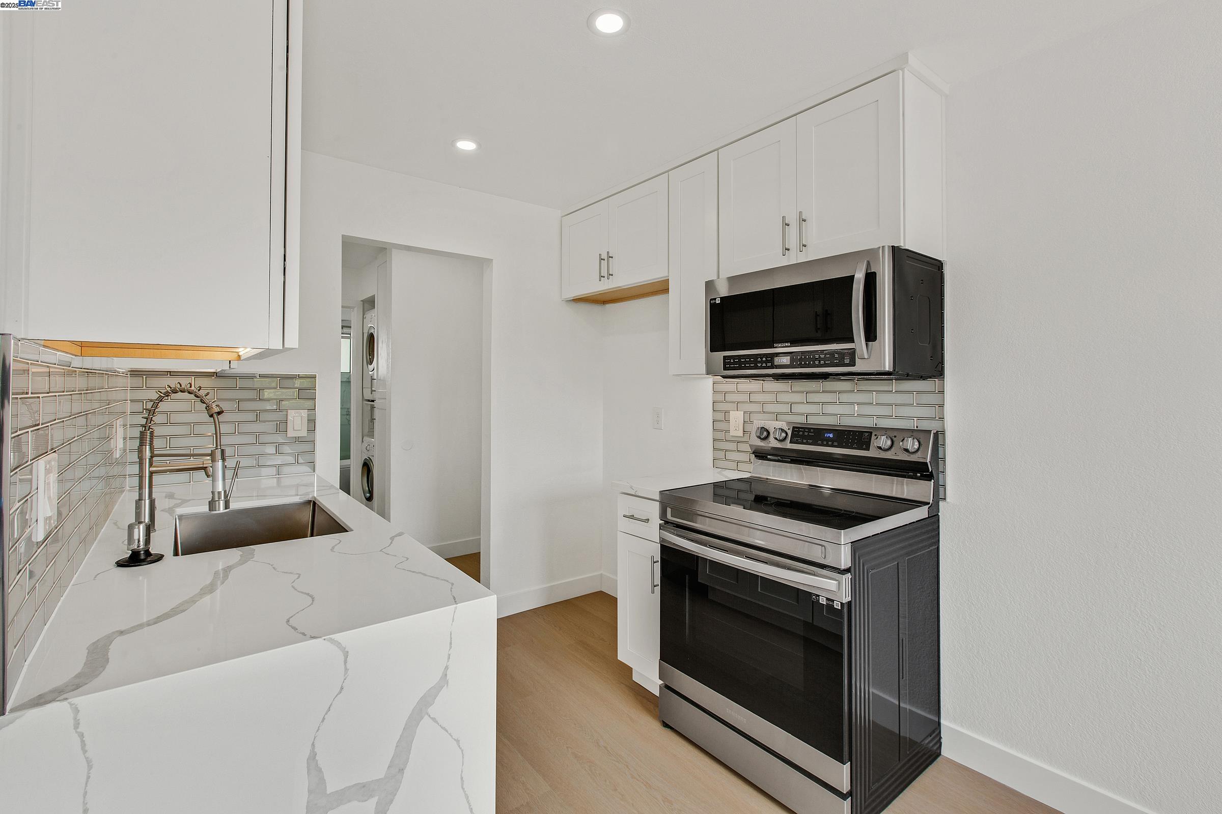 Detail Gallery Image 15 of 39 For 15059 Hesperian #38,  San Leandro,  CA 94578 - 1 Beds | 1 Baths