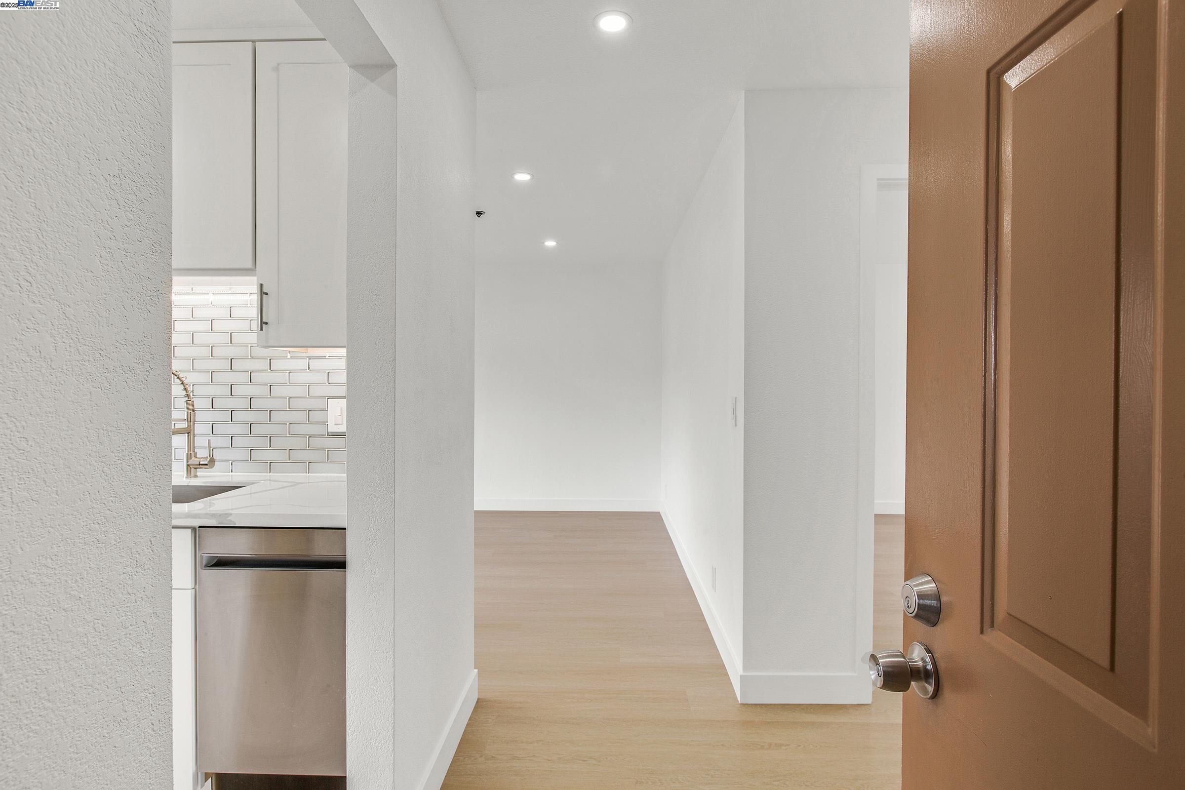 Detail Gallery Image 6 of 39 For 15059 Hesperian #38,  San Leandro,  CA 94578 - 1 Beds | 1 Baths