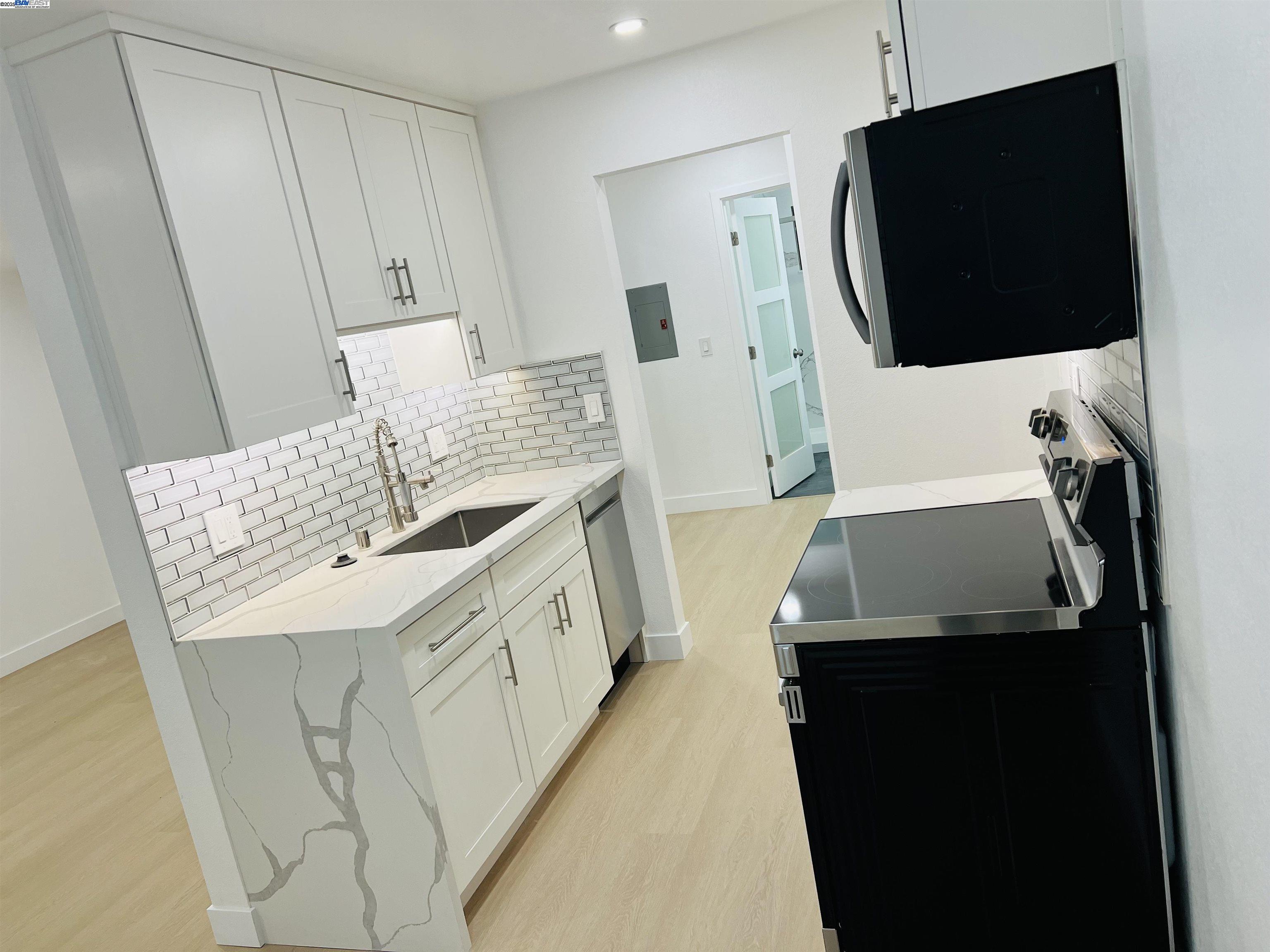 Detail Gallery Image 8 of 39 For 15059 Hesperian #38,  San Leandro,  CA 94578 - 1 Beds | 1 Baths