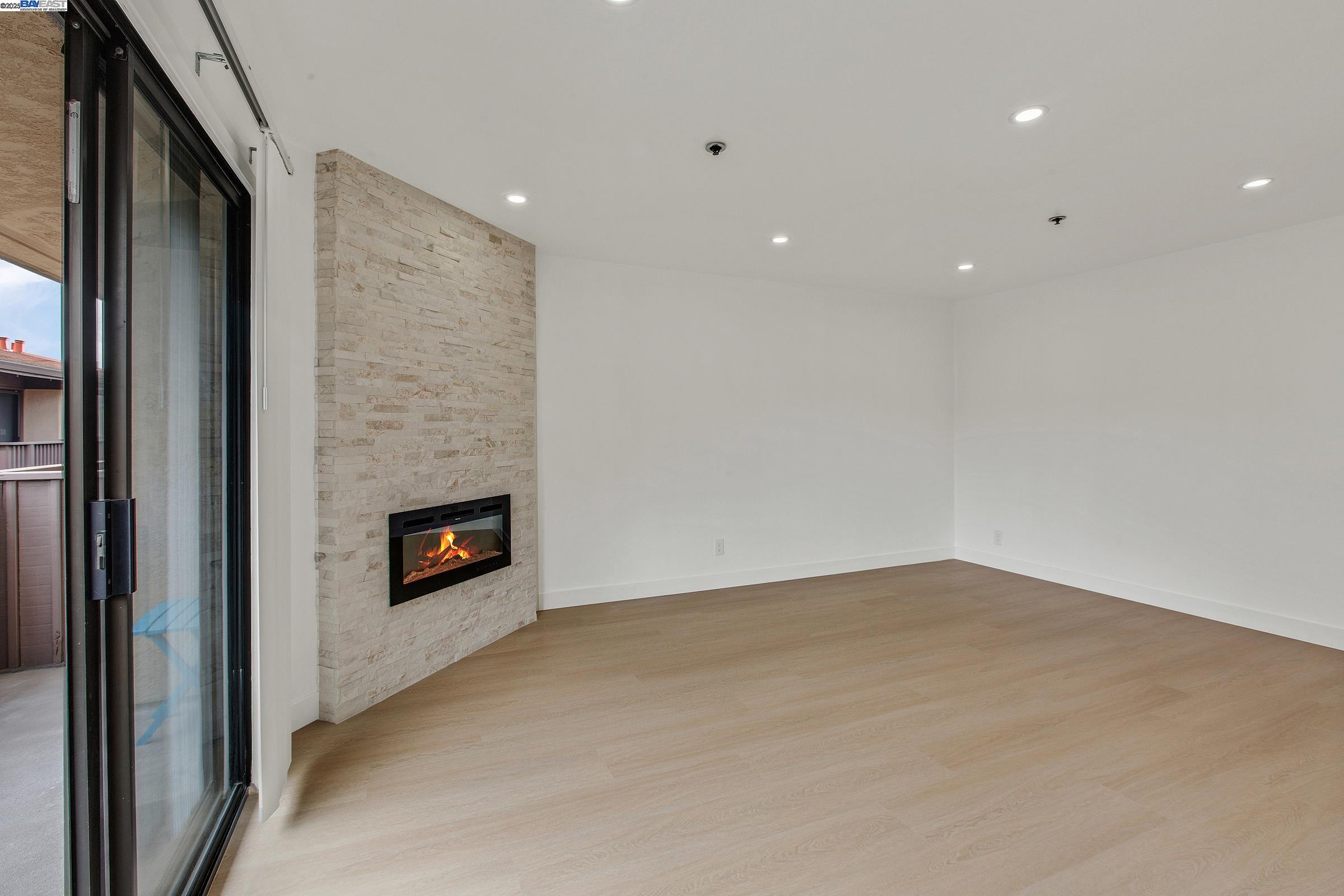 Detail Gallery Image 9 of 39 For 15059 Hesperian #38,  San Leandro,  CA 94578 - 1 Beds | 1 Baths