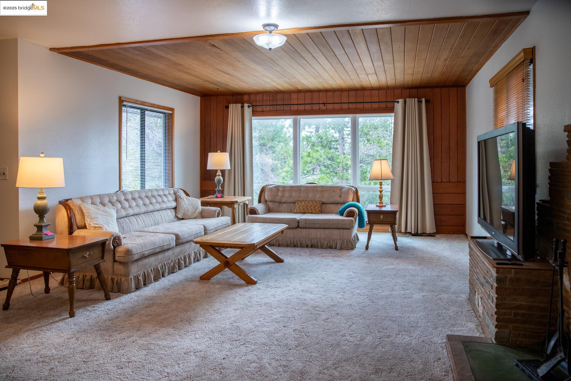 Detail Gallery Image 4 of 55 For 18844 Holly Dr, Twain Harte,  CA 95383 - 3 Beds | 2 Baths