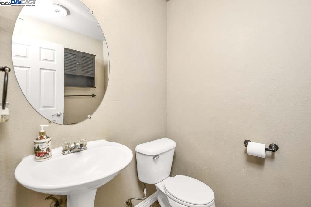 Detail Gallery Image 9 of 28 For 806 Robert L Smith Dr, Tracy,  CA 95376 - 3 Beds | 2/1 Baths