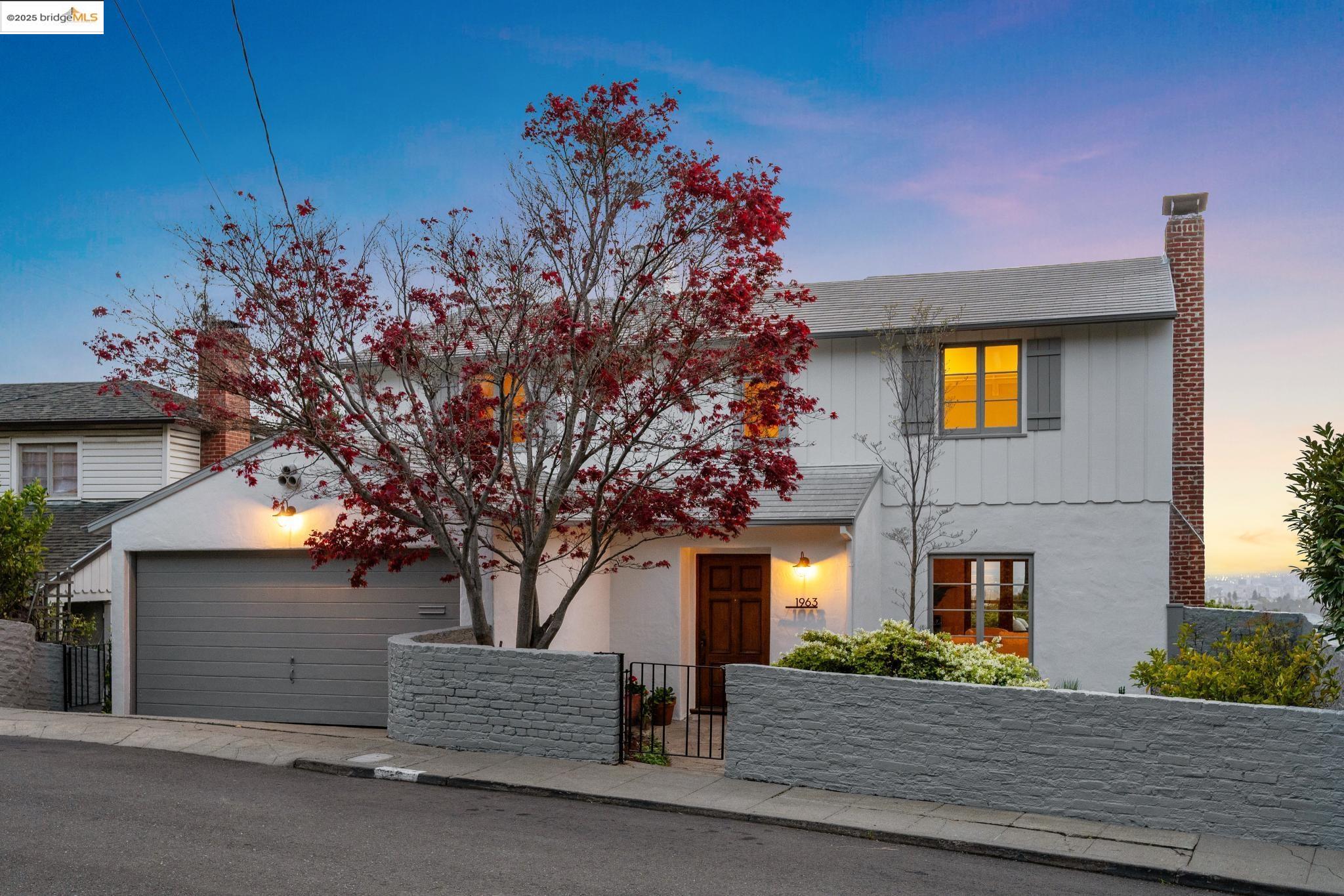 Detail Gallery Image 1 of 1 For 1963 Oakview Dr, Oakland,  CA 94602 - 4 Beds | 2/2 Baths